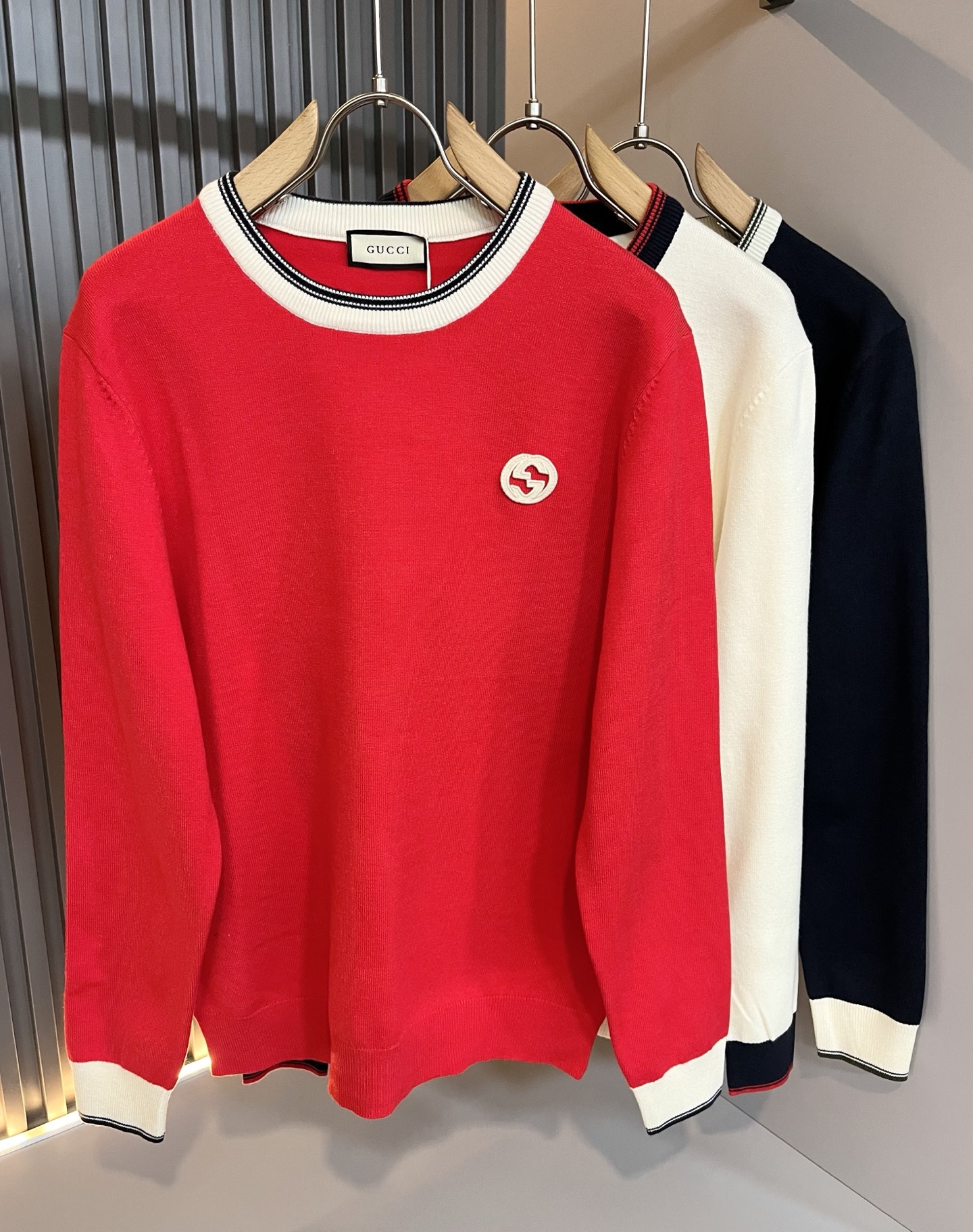 GUC*I 古家 2025秋冬新款男女同款👫 针织羊毛衫，胸前标志logo刺绣设计！贸易公司渠道稀出，同