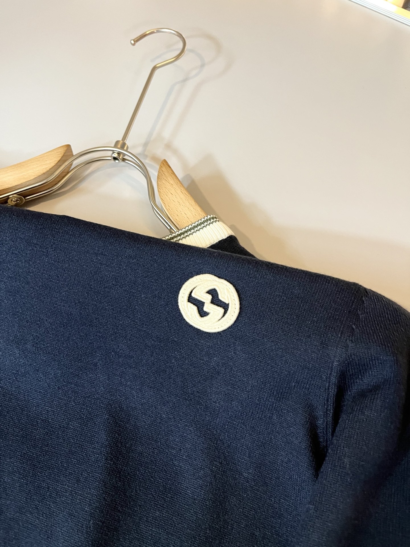 GUC*I 古家 2025秋冬新款男女同款👫 针织羊毛衫，胸前标志logo刺绣设计！贸易公司渠道稀出，同