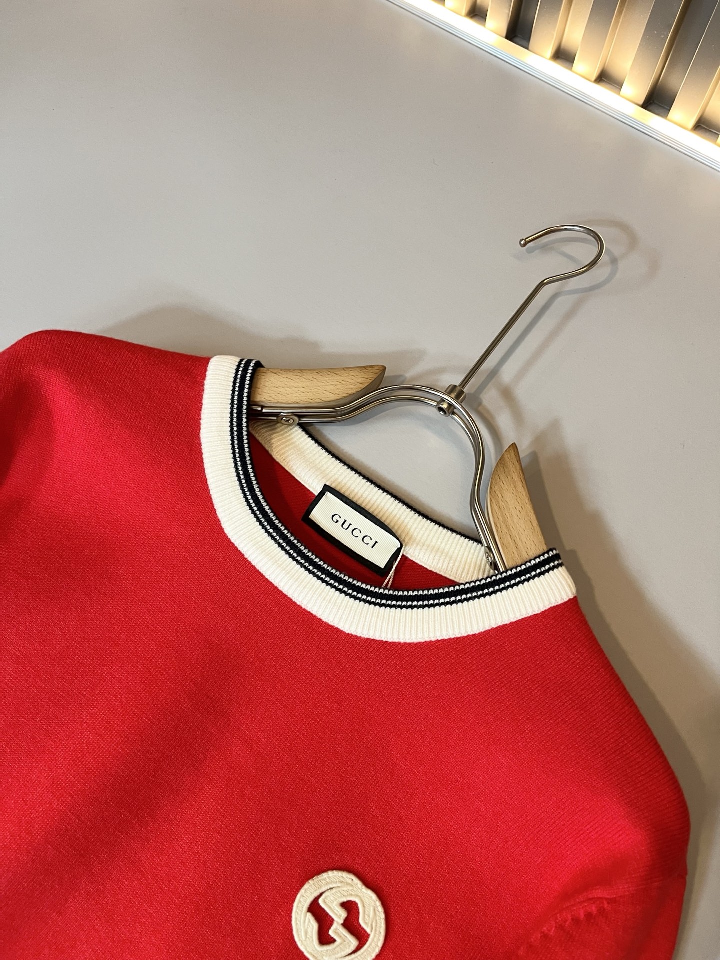 GUC*I 古家 2025秋冬新款男女同款👫 针织羊毛衫，胸前标志logo刺绣设计！贸易公司渠道稀出，同