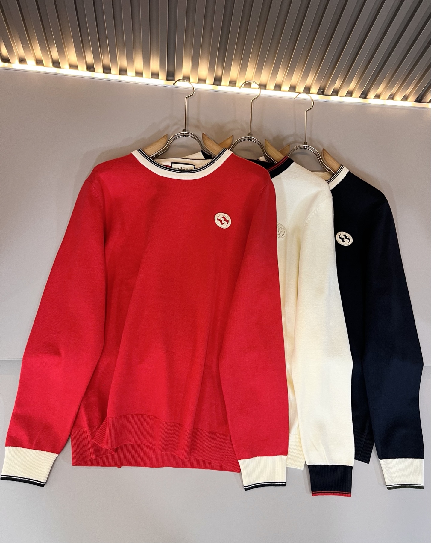 GUC*I 古家 2025秋冬新款男女同款👫 针织羊毛衫，胸前标志logo刺绣设计！贸易公司渠道稀出，同