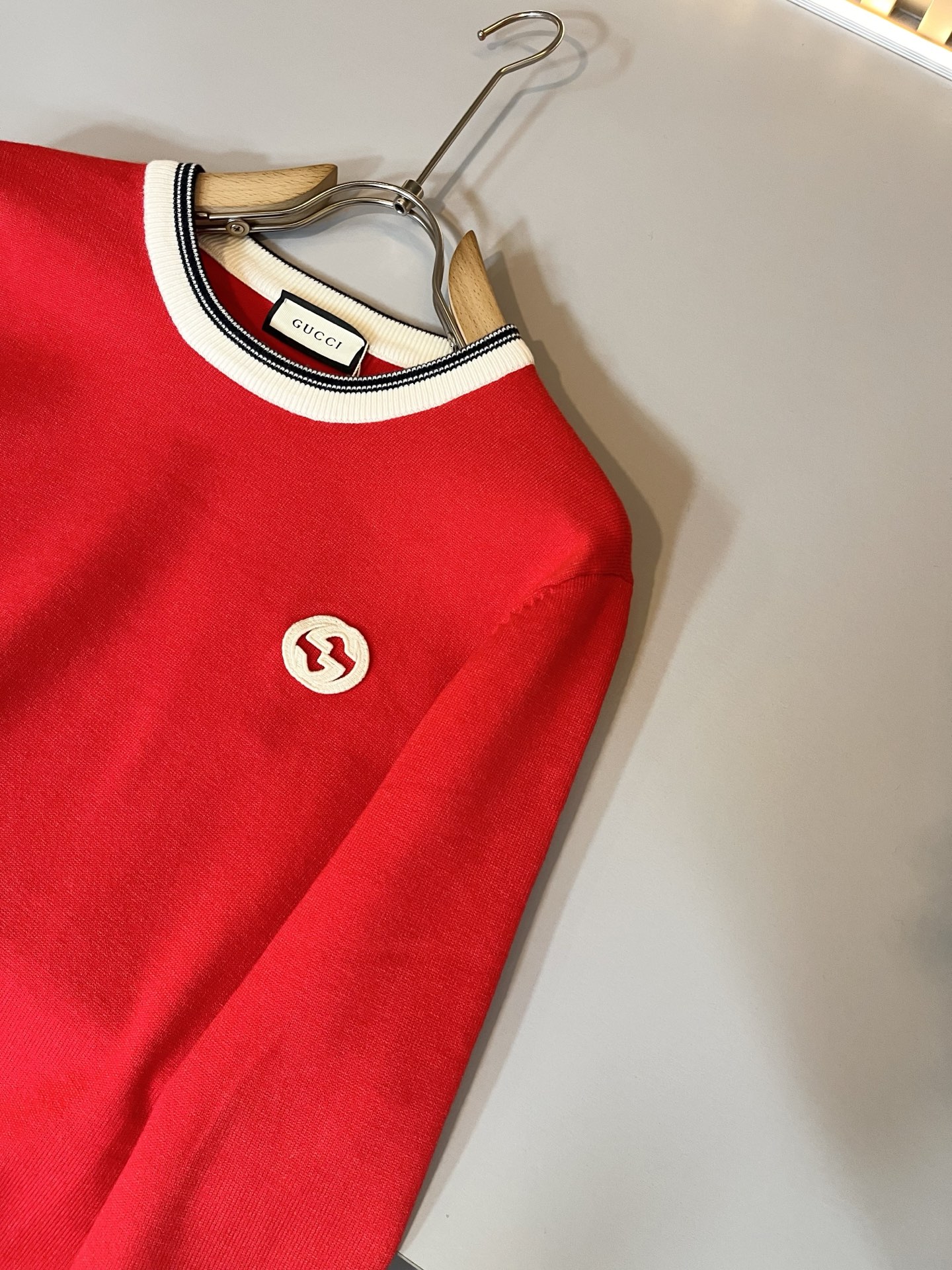 GUC*I 古家 2025秋冬新款男女同款👫 针织羊毛衫，胸前标志logo刺绣设计！贸易公司渠道稀出，同