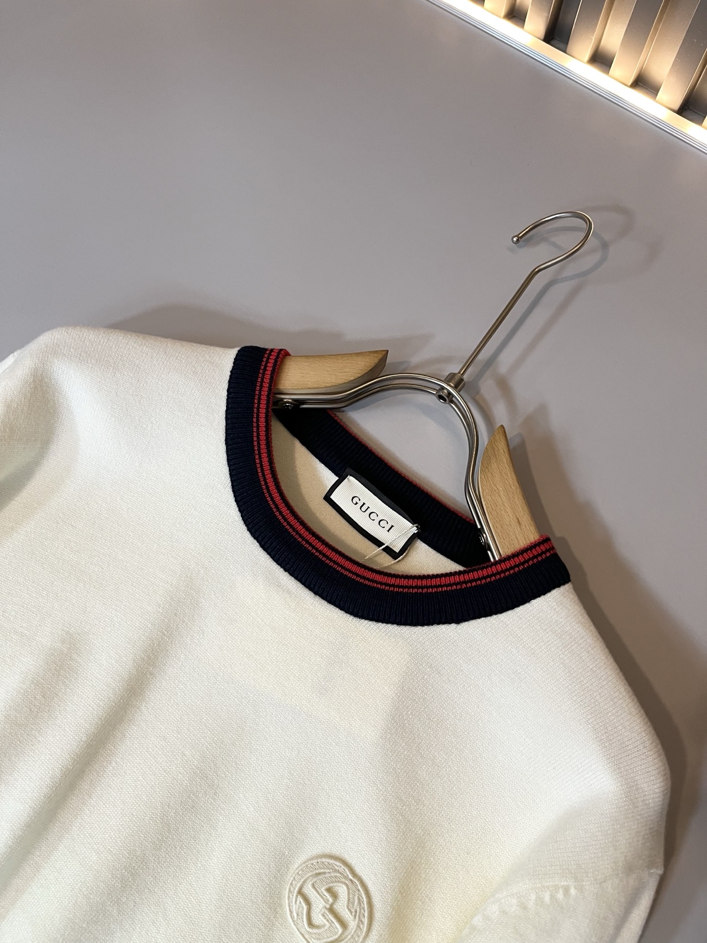 GUC*I 古家 2025秋冬新款男女同款👫 针织羊毛衫，胸前标志logo刺绣设计！贸易公司渠道稀出，同