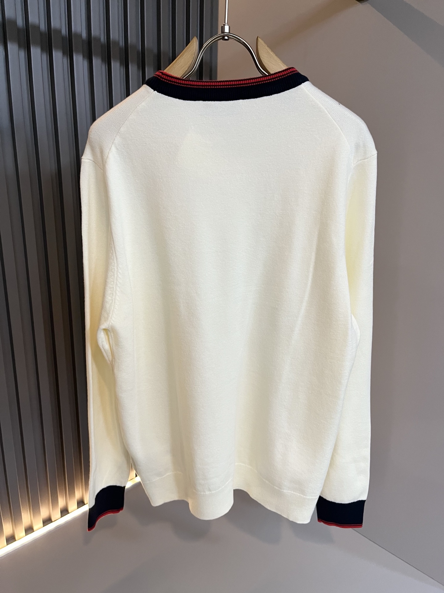 GUC*I 古家 2025秋冬新款男女同款👫 针织羊毛衫，胸前标志logo刺绣设计！贸易公司渠道稀出，同