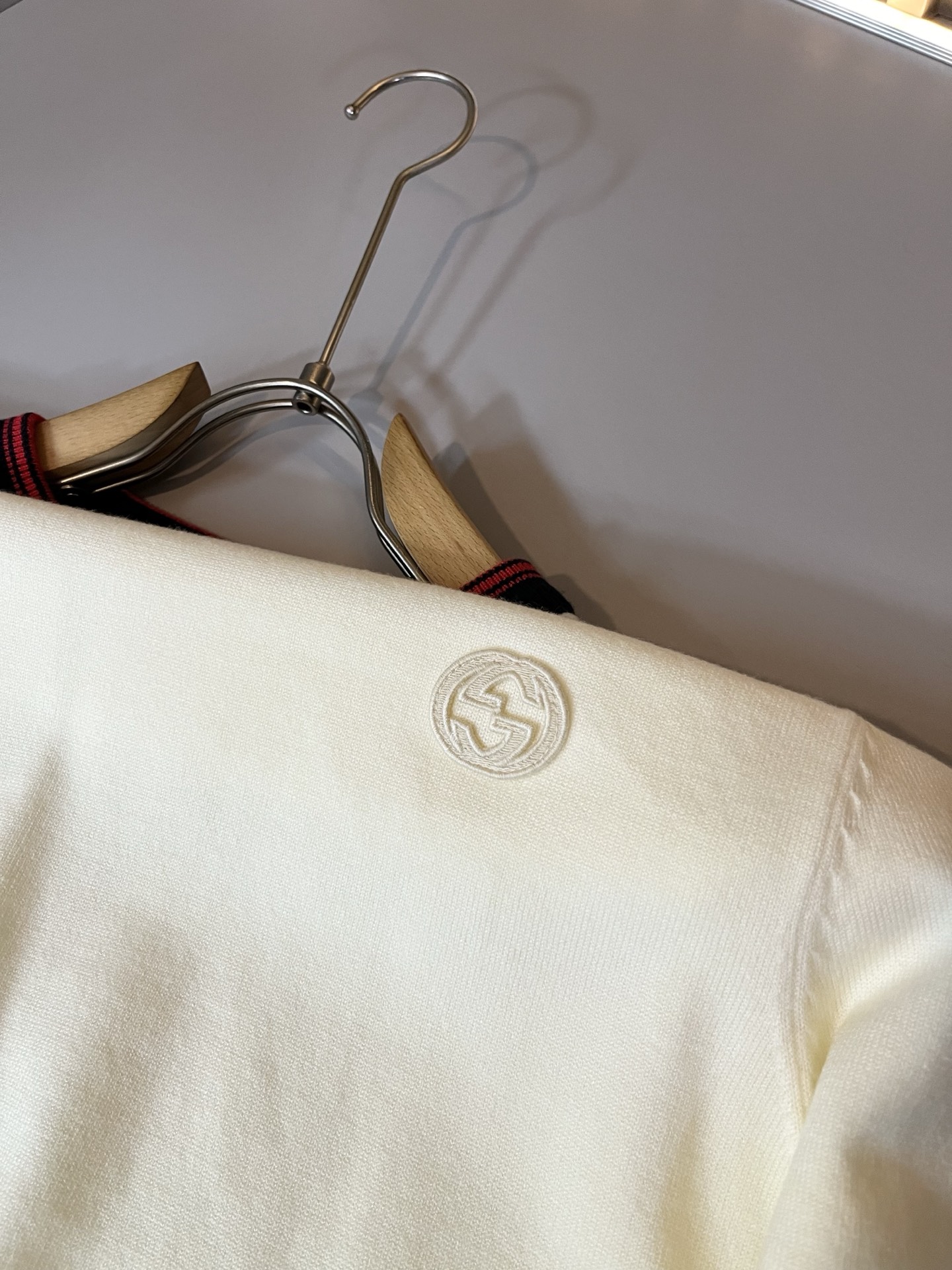 GUC*I 古家 2025秋冬新款男女同款👫 针织羊毛衫，胸前标志logo刺绣设计！贸易公司渠道稀出，同