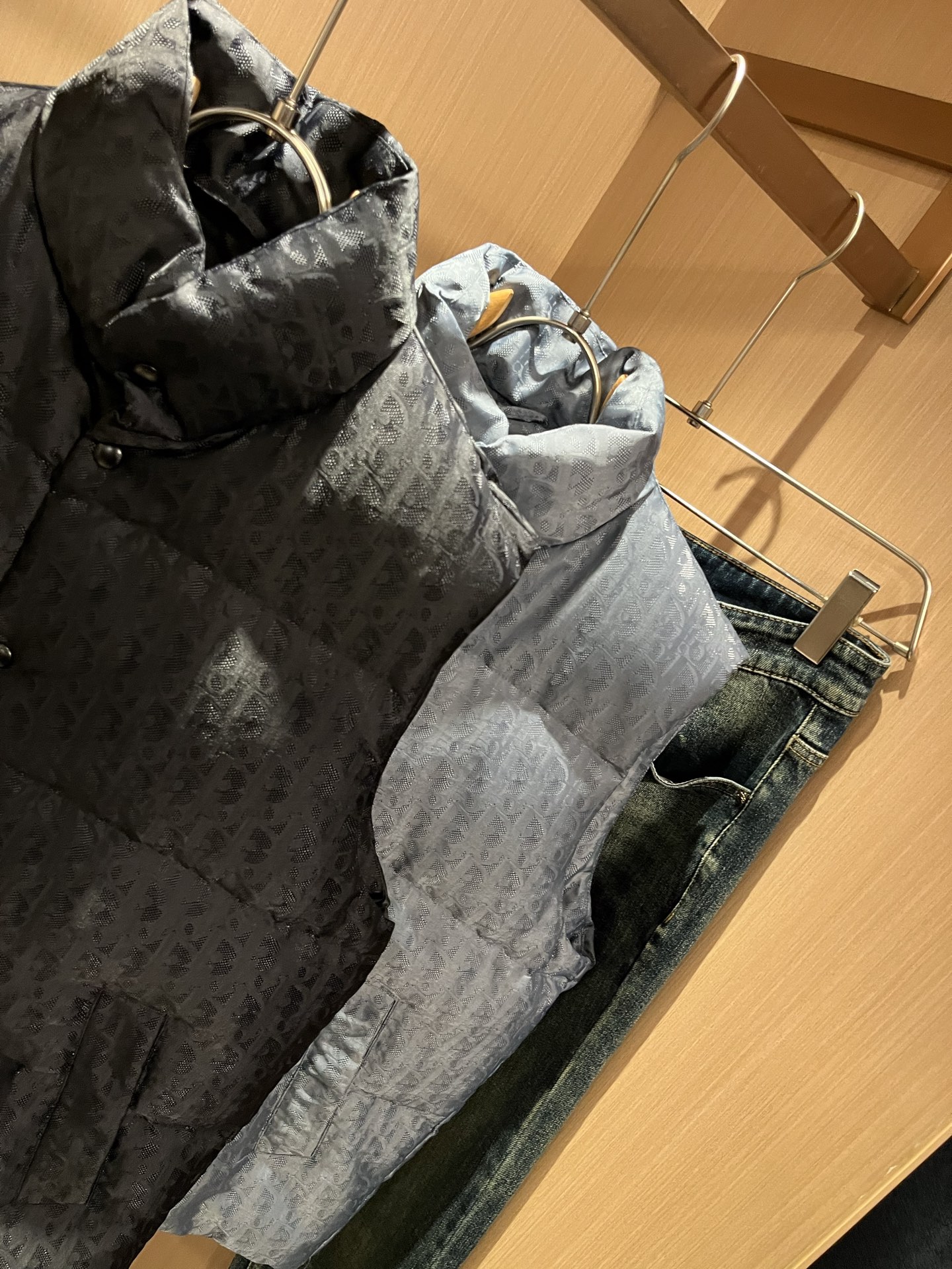 Dio*r迪*奥2025秋冬男女同款👫休闲羽绒马甲外套，最新时尚休闲夹克，贸易公司渠道稀出，同步官网发售