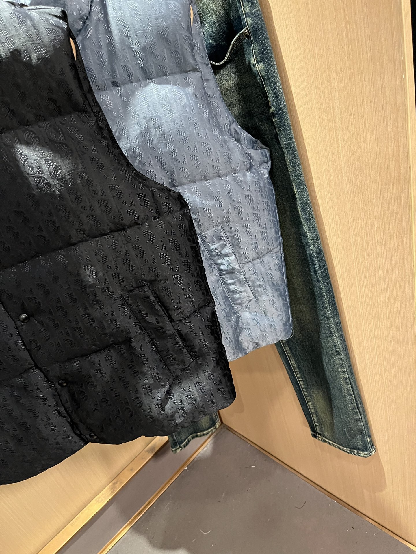 Dio*r迪*奥2025秋冬男女同款👫休闲羽绒马甲外套，最新时尚休闲夹克，贸易公司渠道稀出，同步官网发售