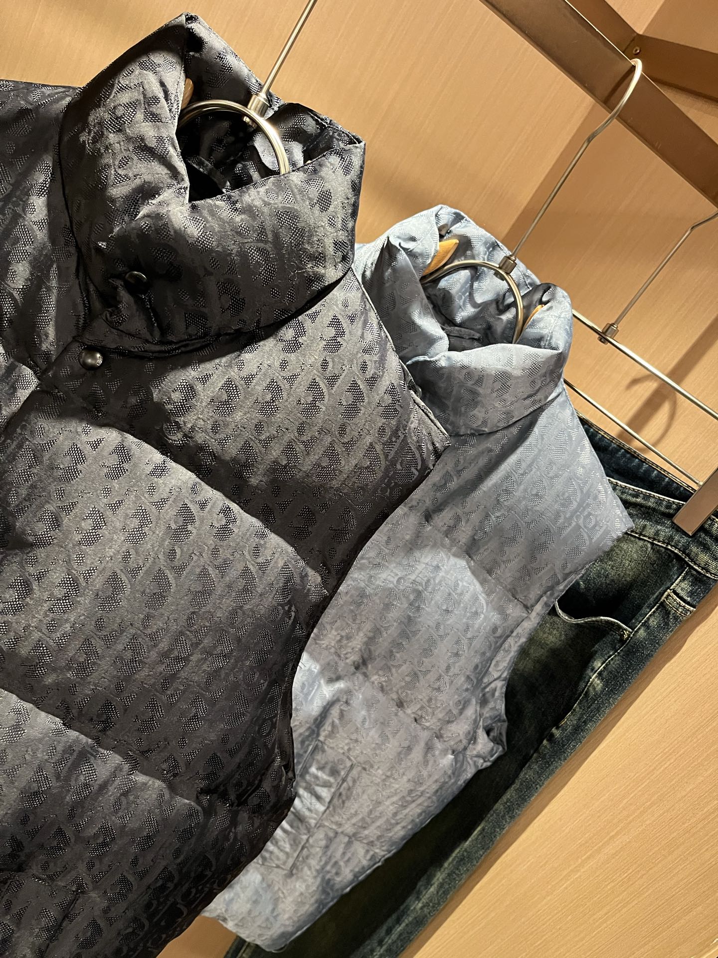 Dio*r迪*奥2025秋冬男女同款👫休闲羽绒马甲外套，最新时尚休闲夹克，贸易公司渠道稀出，同步官网发售