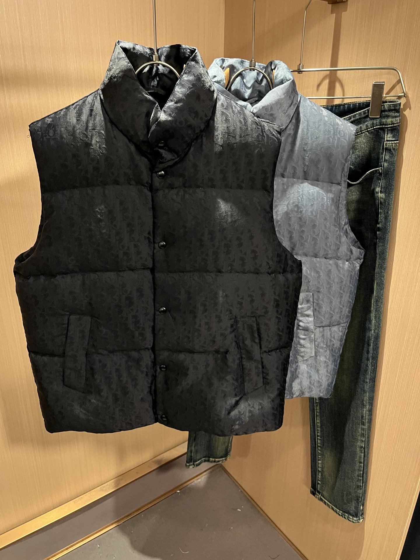 Dio*r迪*奥2025秋冬男女同款👫休闲羽绒马甲外套，最新时尚休闲夹克，贸易公司渠道稀出，同步官网发售