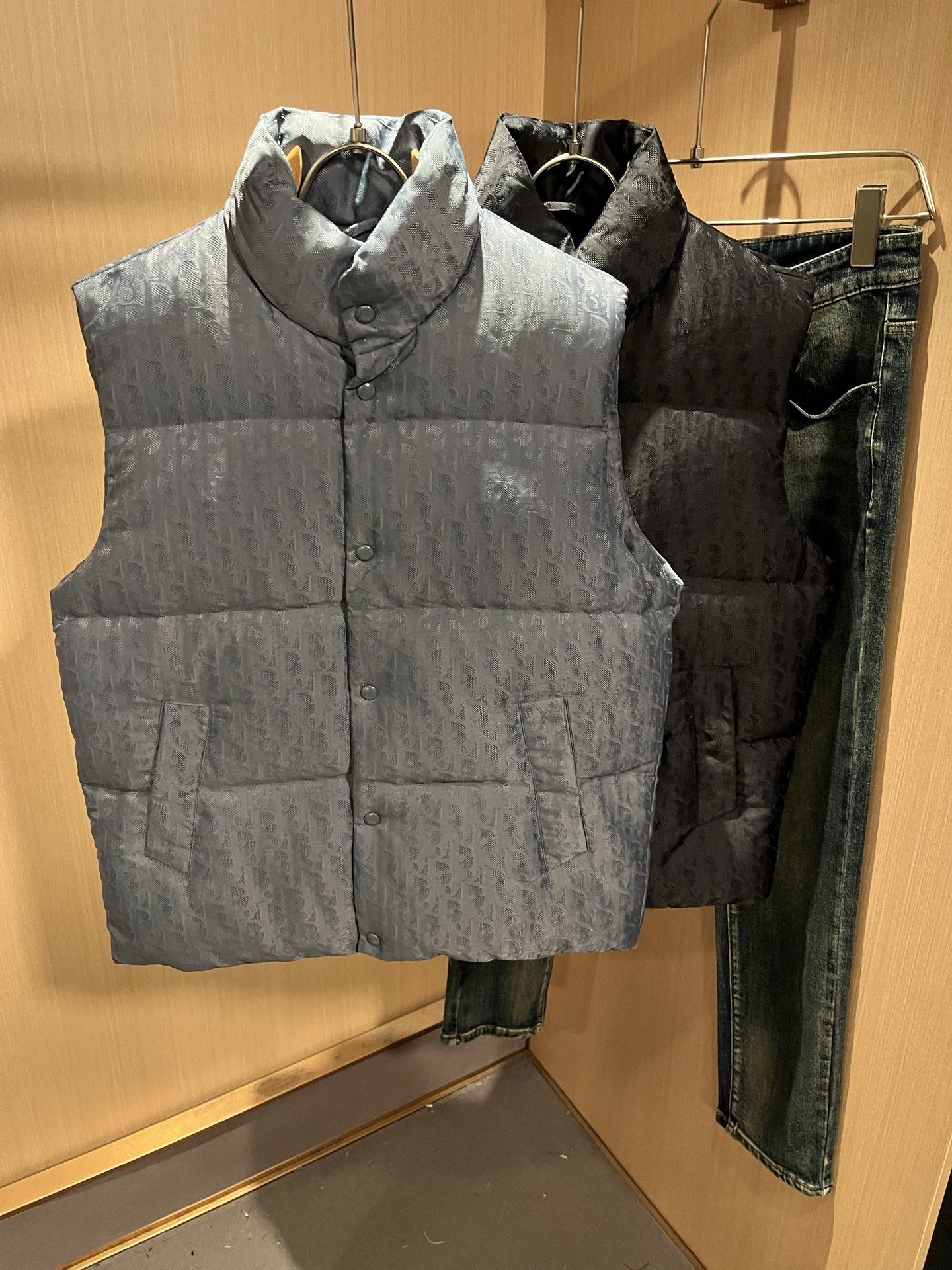 Dio*r迪*奥2025秋冬男女同款👫休闲羽绒马甲外套，最新时尚休闲夹克，贸易公司渠道稀出，同步官网发售