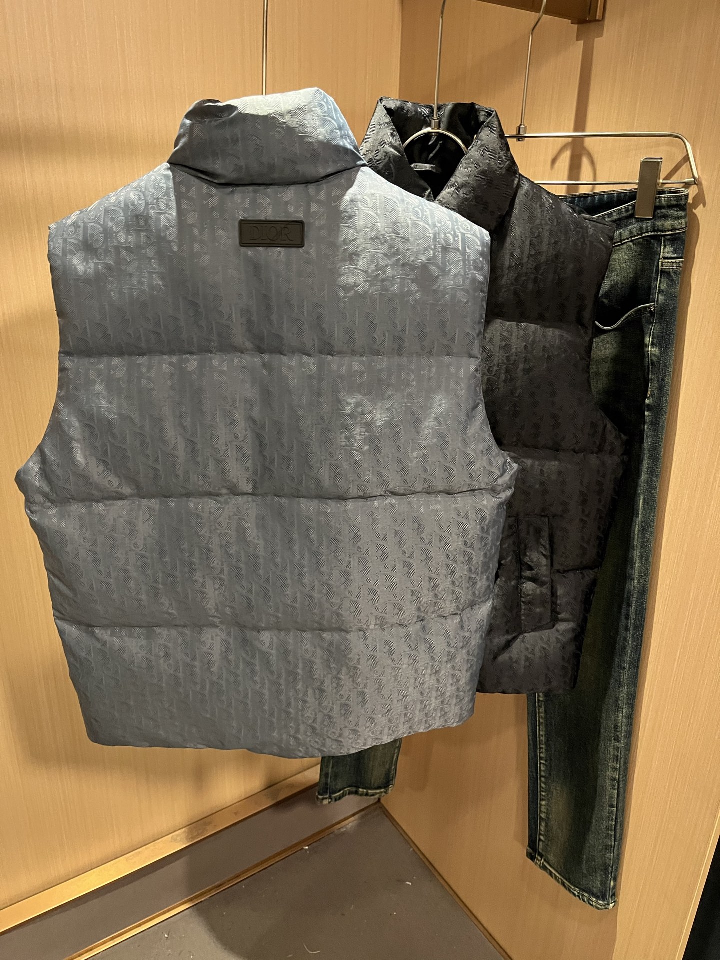 Dio*r迪*奥2025秋冬男女同款👫休闲羽绒马甲外套，最新时尚休闲夹克，贸易公司渠道稀出，同步官网发售