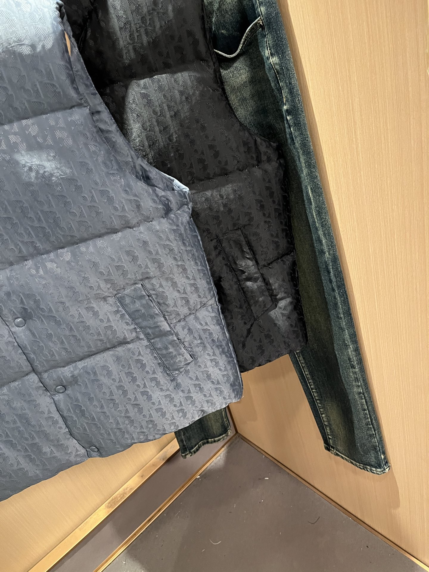 Dio*r迪*奥2025秋冬男女同款👫休闲羽绒马甲外套，最新时尚休闲夹克，贸易公司渠道稀出，同步官网发售