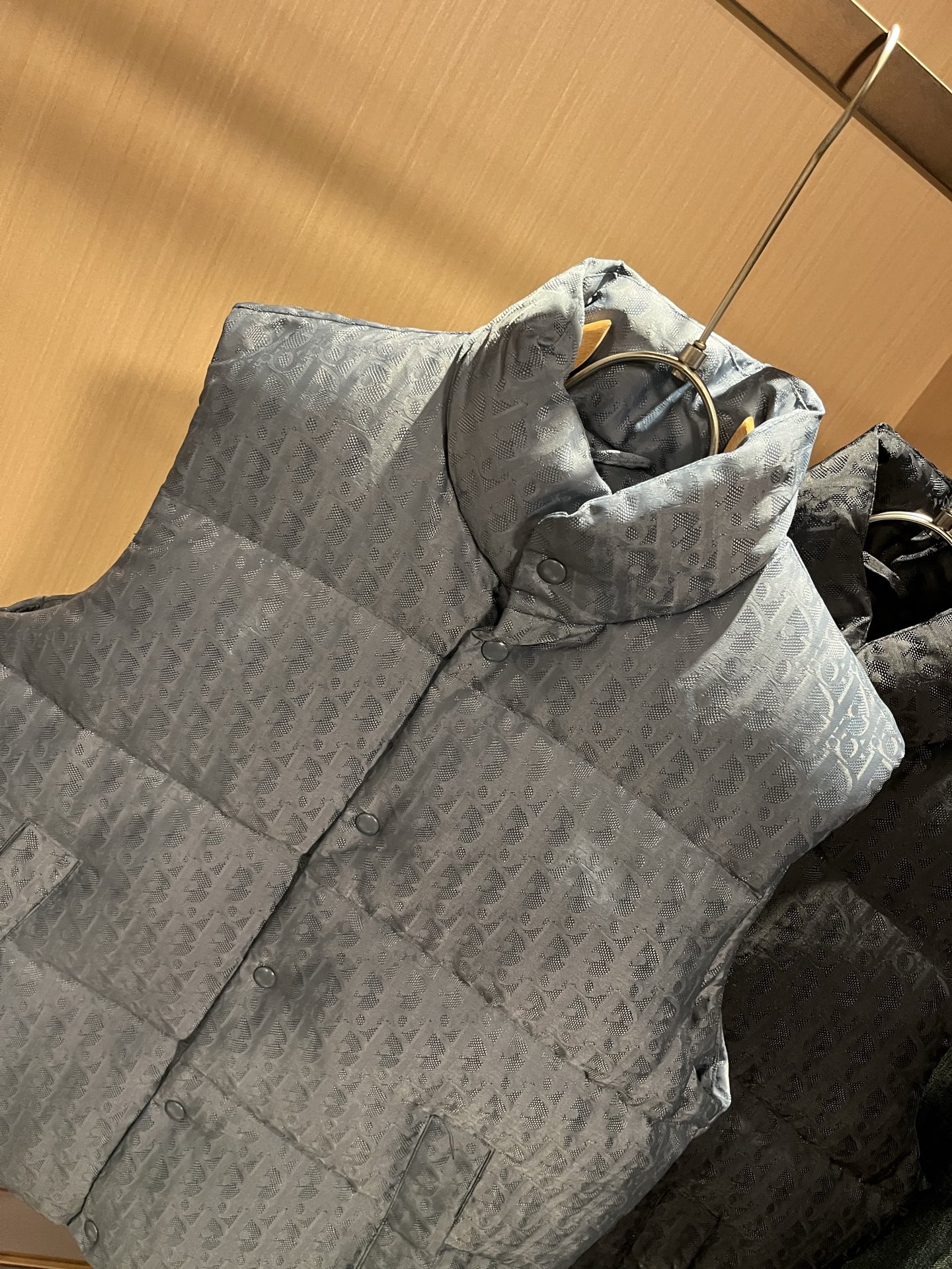 Dio*r迪*奥2025秋冬男女同款👫休闲羽绒马甲外套，最新时尚休闲夹克，贸易公司渠道稀出，同步官网发售