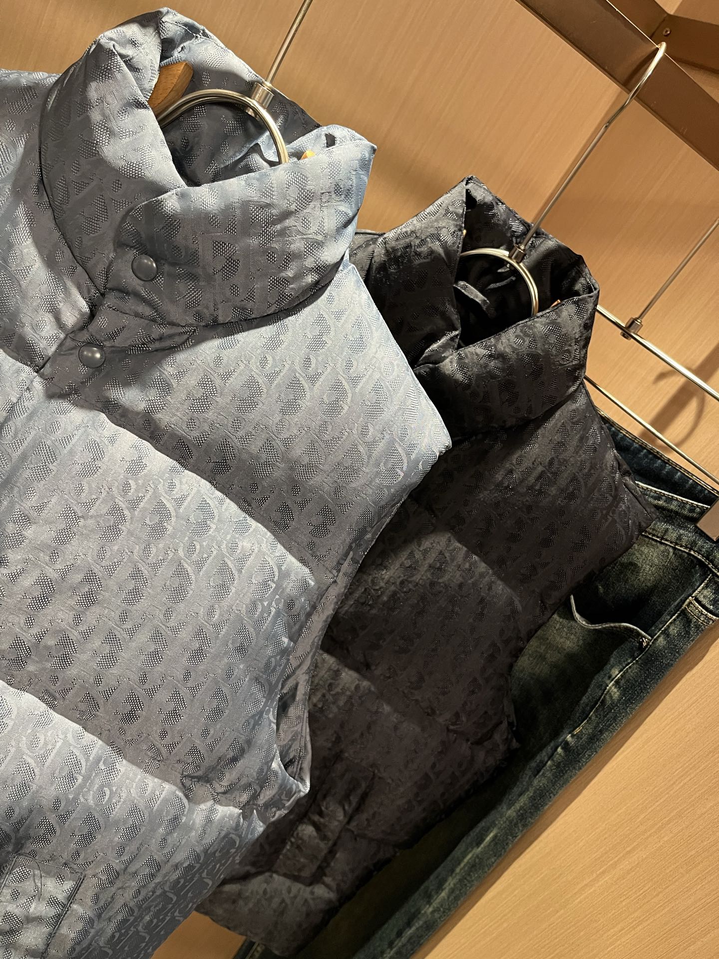 Dio*r迪*奥2025秋冬男女同款👫休闲羽绒马甲外套，最新时尚休闲夹克，贸易公司渠道稀出，同步官网发售