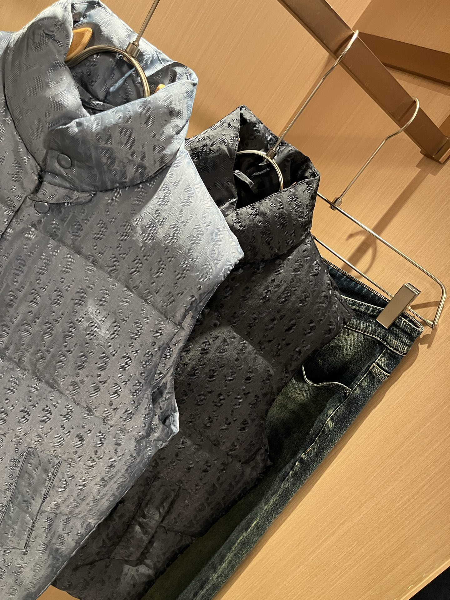 Dio*r迪*奥2025秋冬男女同款👫休闲羽绒马甲外套，最新时尚休闲夹克，贸易公司渠道稀出，同步官网发售