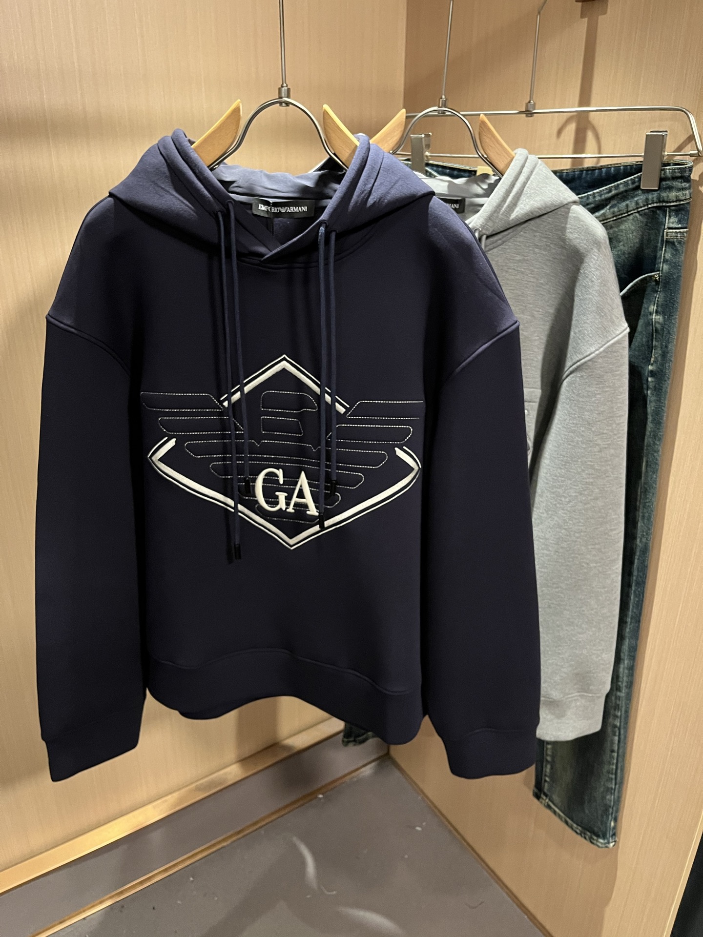 Arman阿*尼2025秋冬新款男士休闲长袖连帽卫衣，原单代工厂订单，标志logo图案压胶刺绣设计！简洁