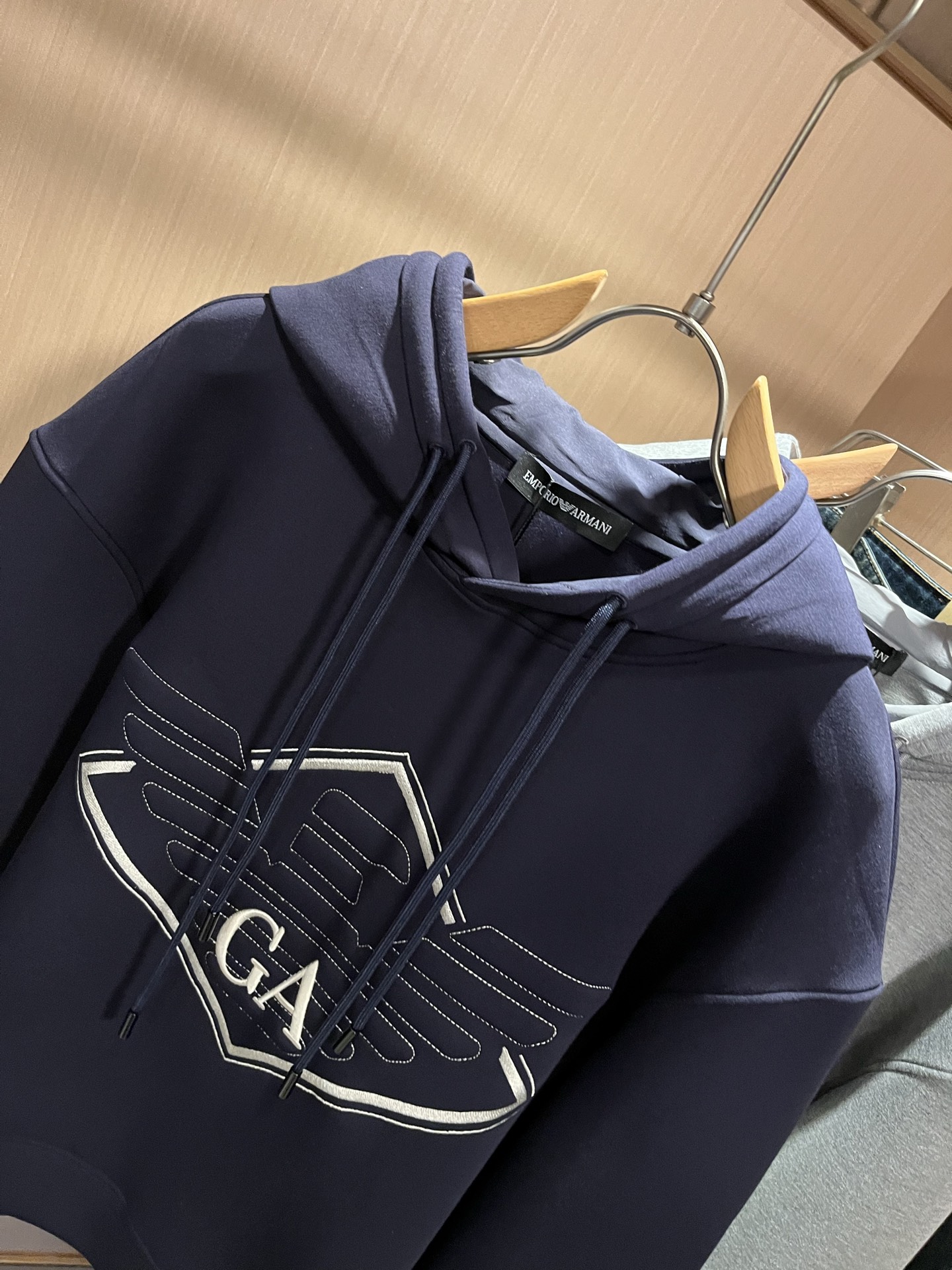 Arman阿*尼2025秋冬新款男士休闲长袖连帽卫衣，原单代工厂订单，标志logo图案压胶刺绣设计！简洁