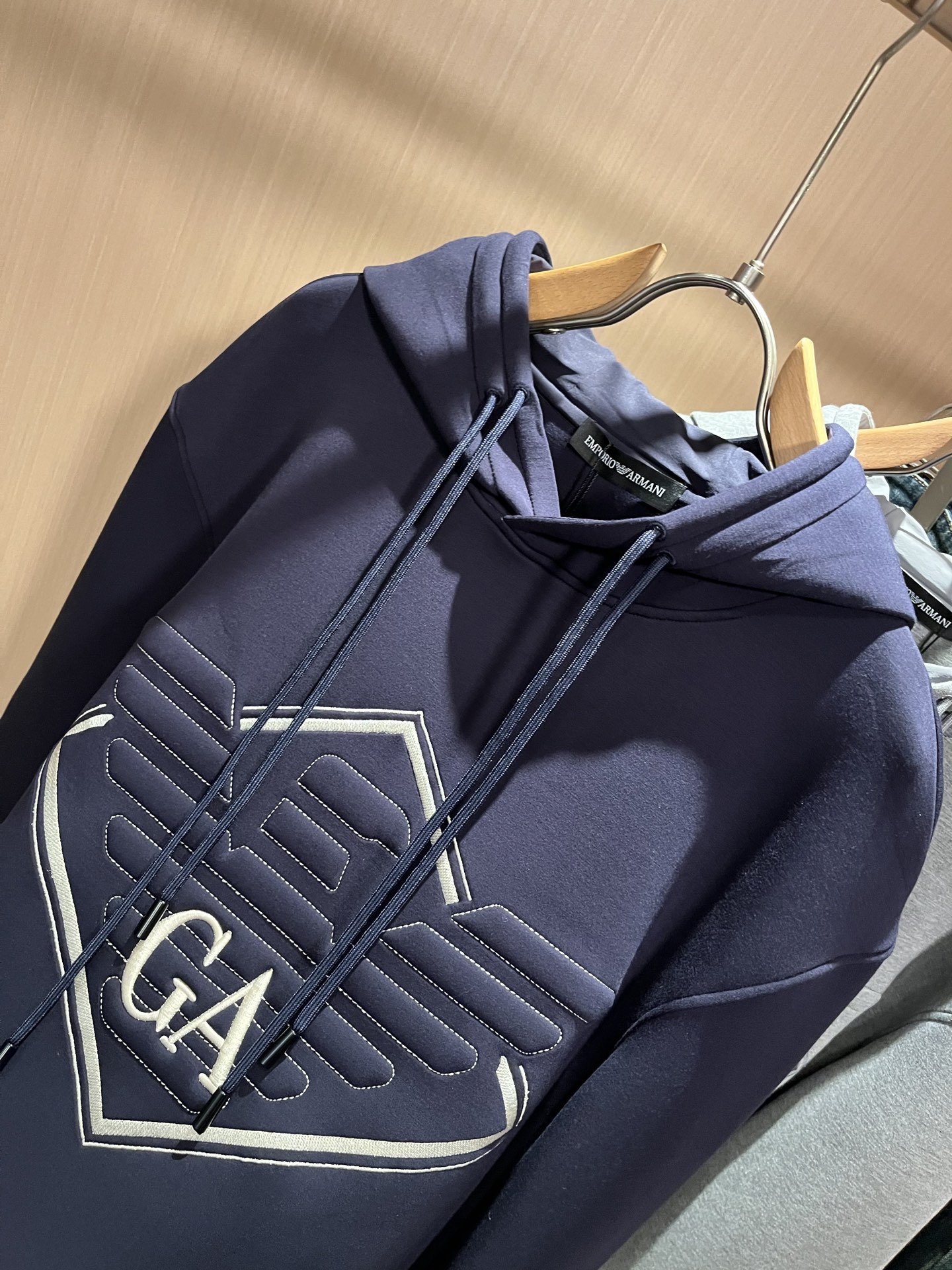 Arman阿*尼2025秋冬新款男士休闲长袖连帽卫衣，原单代工厂订单，标志logo图案压胶刺绣设计！简洁