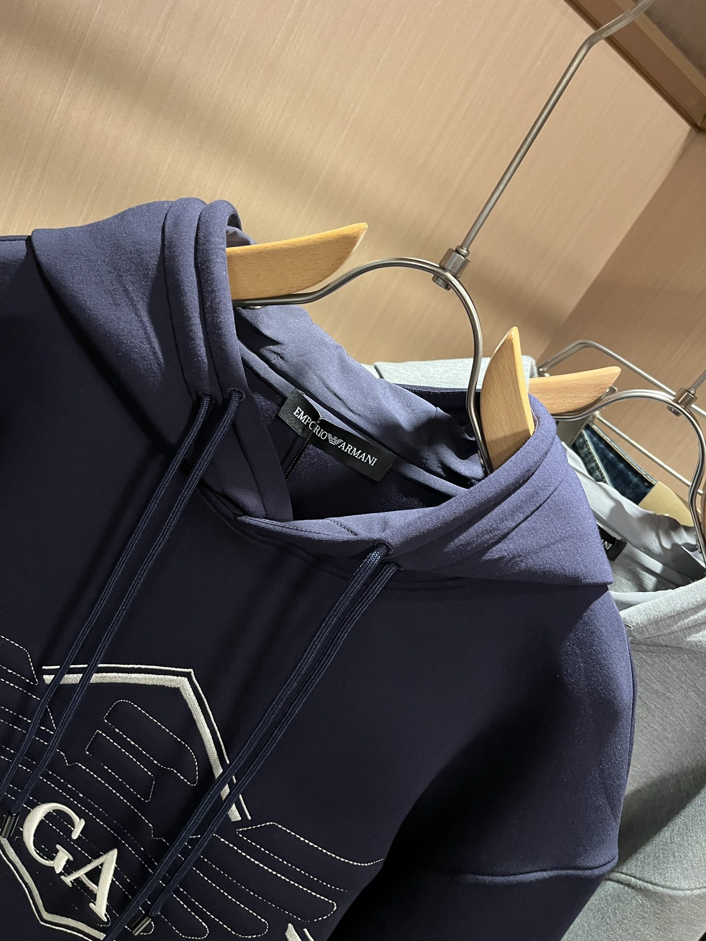 Arman阿*尼2025秋冬新款男士休闲长袖连帽卫衣，原单代工厂订单，标志logo图案压胶刺绣设计！简洁