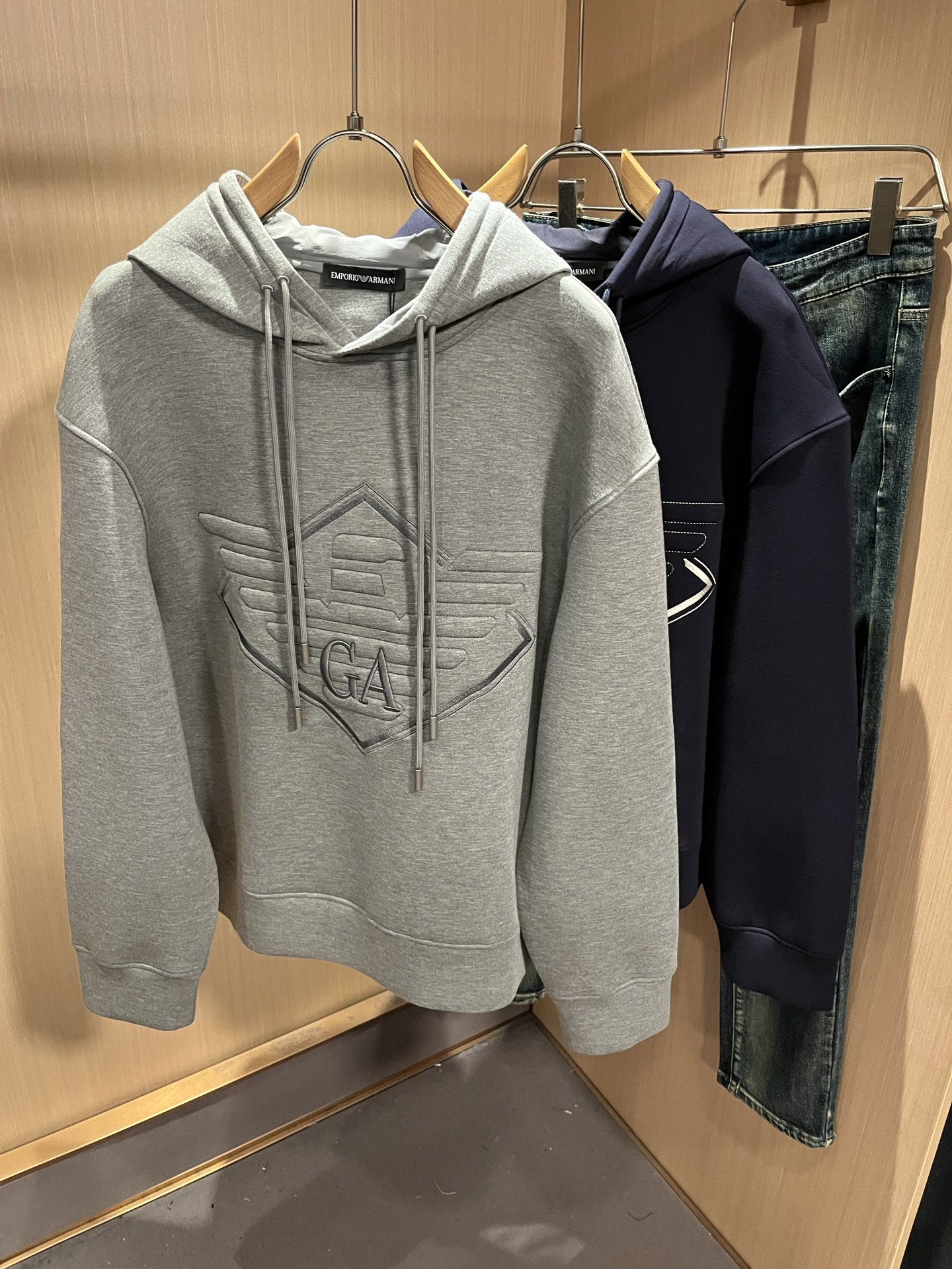 Arman阿*尼2025秋冬新款男士休闲长袖连帽卫衣，原单代工厂订单，标志logo图案压胶刺绣设计！简洁