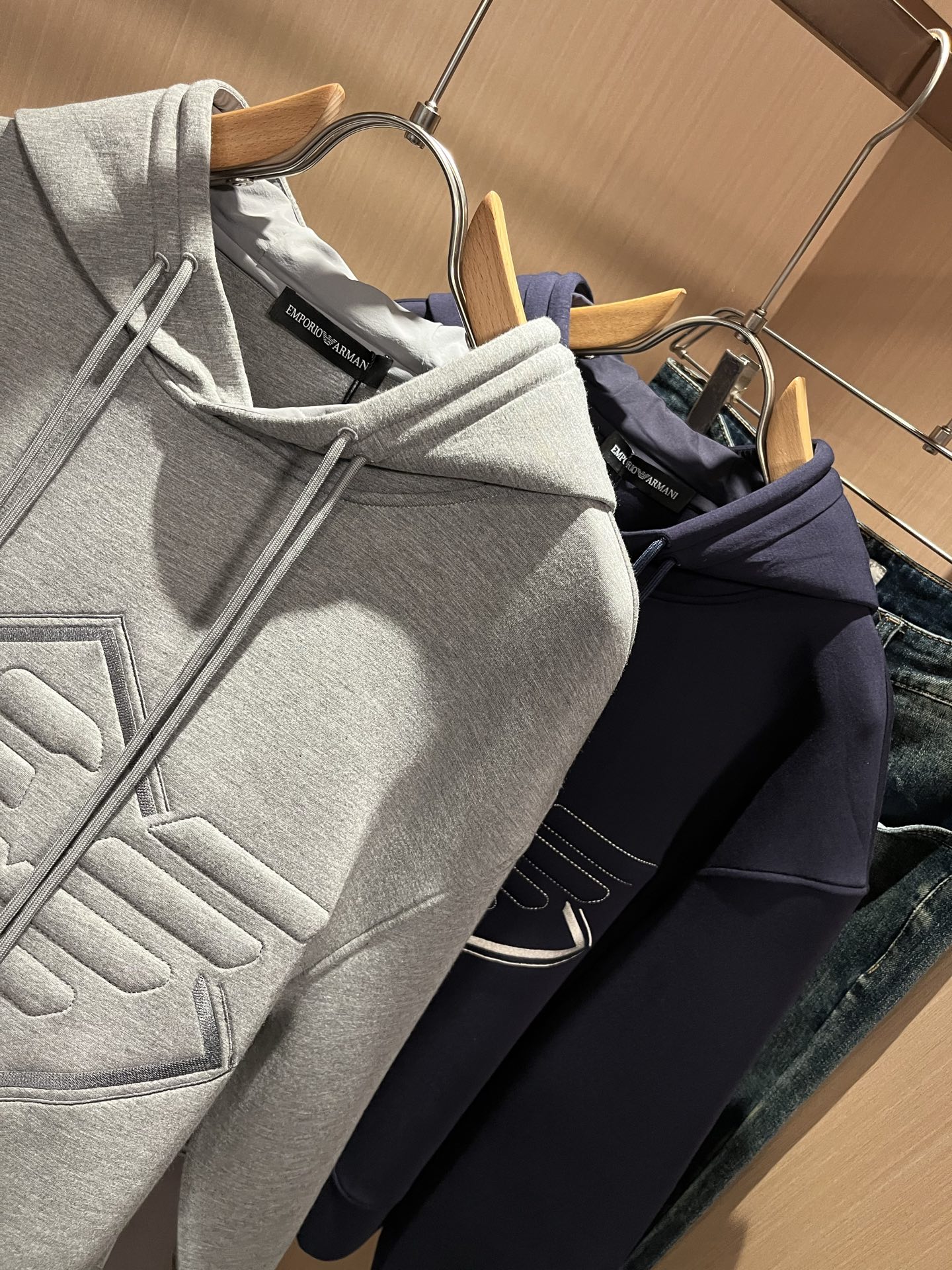 Arman阿*尼2025秋冬新款男士休闲长袖连帽卫衣，原单代工厂订单，标志logo图案压胶刺绣设计！简洁