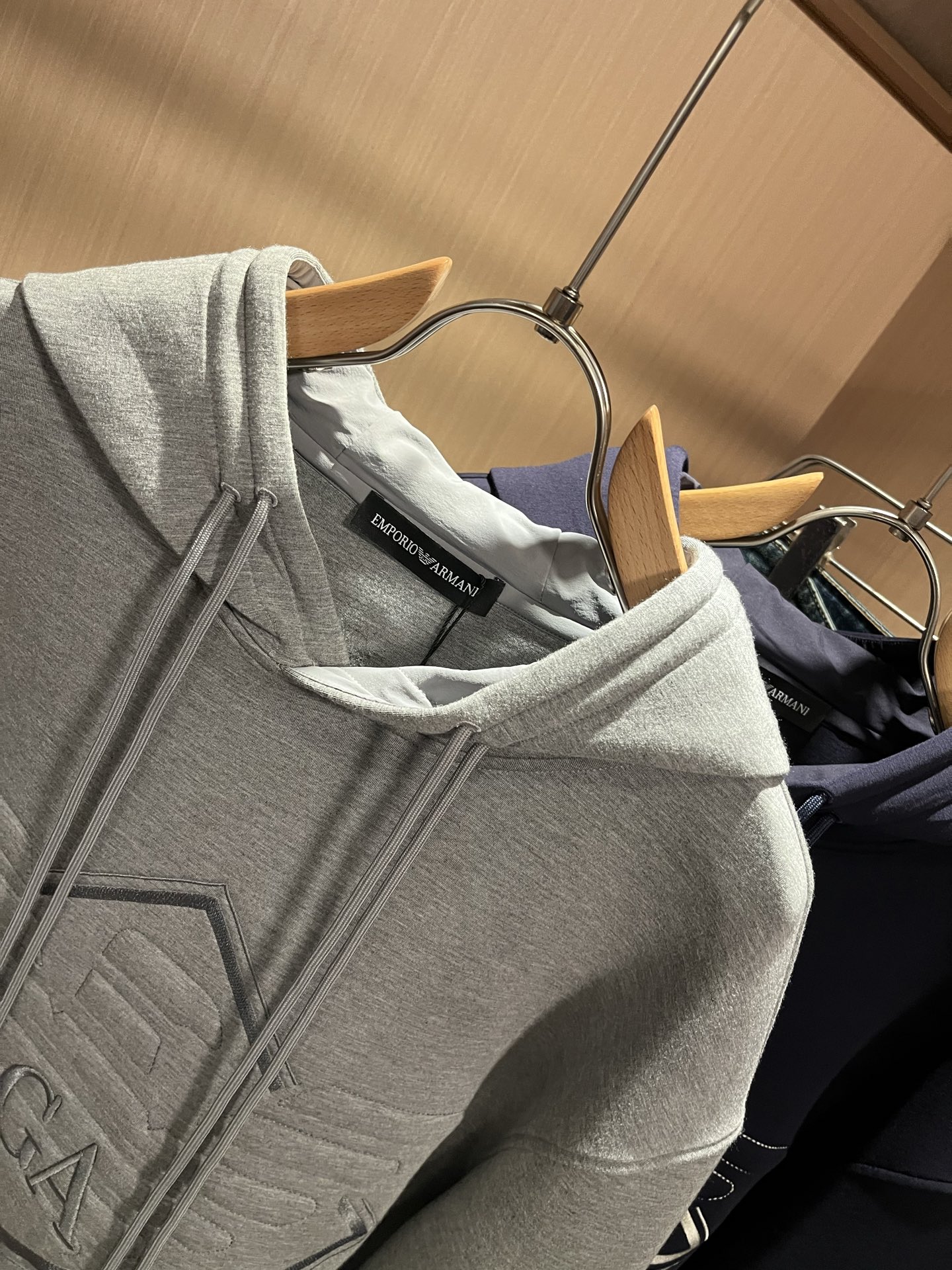 Arman阿*尼2025秋冬新款男士休闲长袖连帽卫衣，原单代工厂订单，标志logo图案压胶刺绣设计！简洁