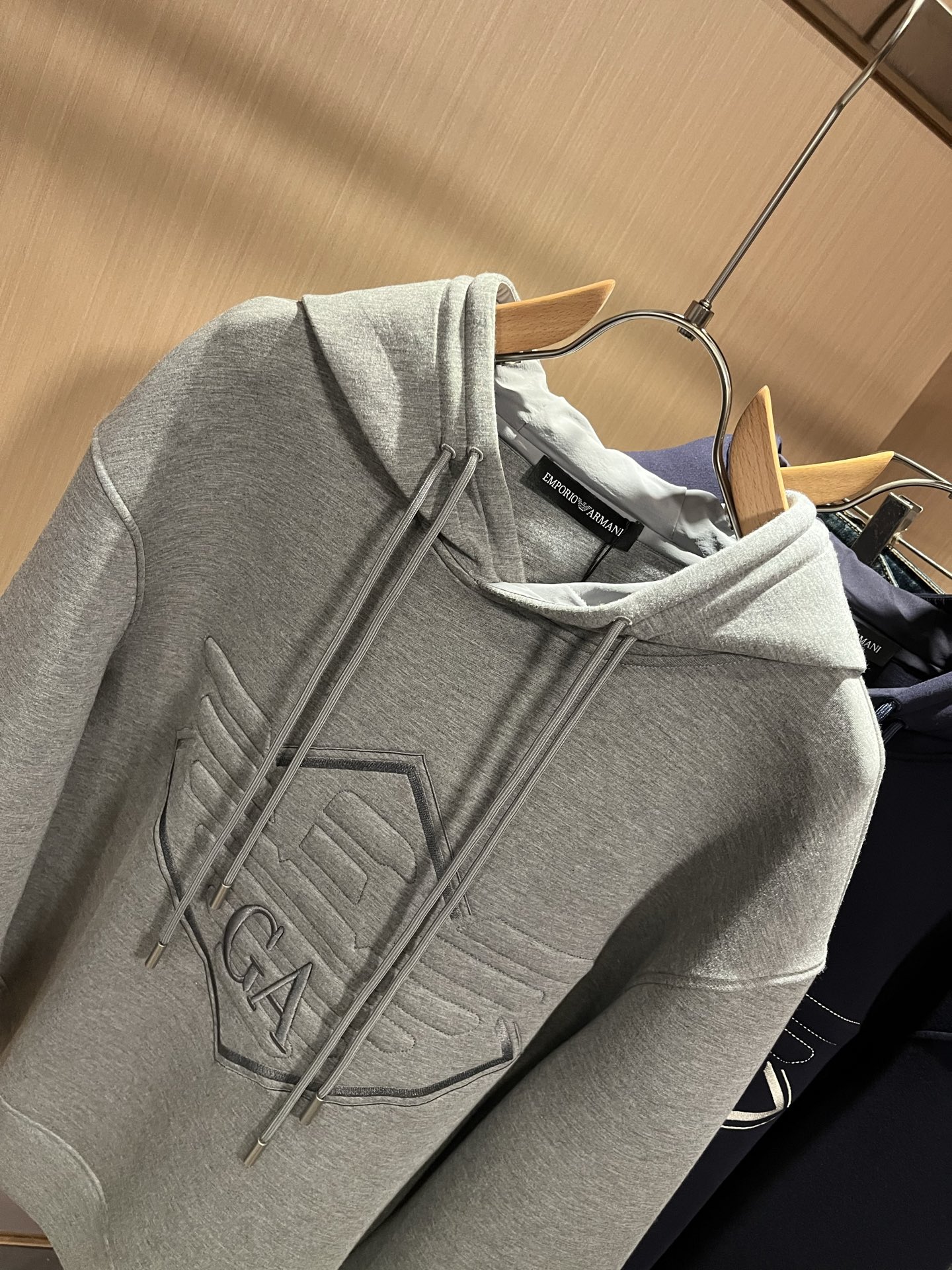 Arman阿*尼2025秋冬新款男士休闲长袖连帽卫衣，原单代工厂订单，标志logo图案压胶刺绣设计！简洁