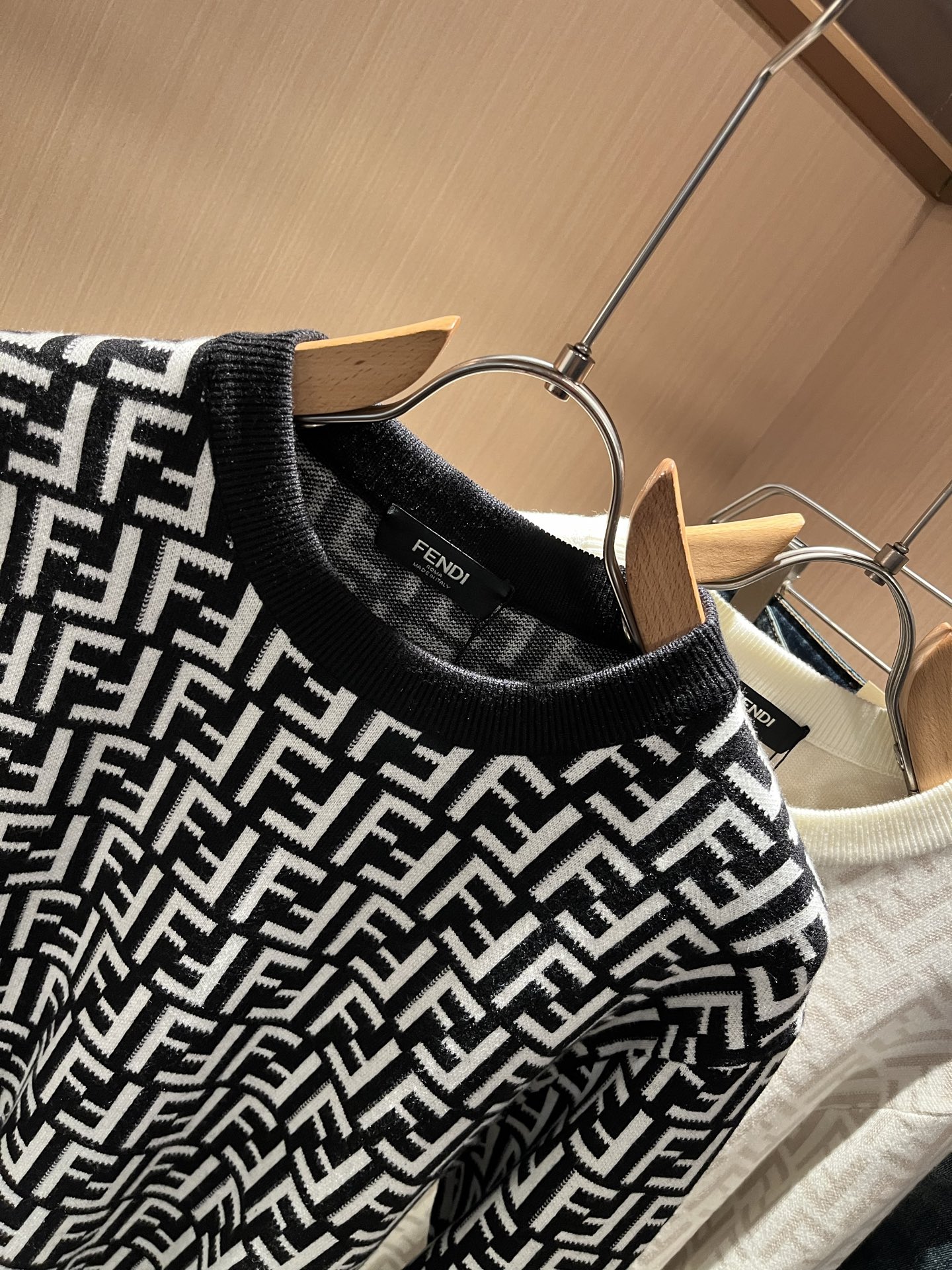 FEN*I 芬*迪 2025秋冬新款FD家族男女同款针织羊毛衫，男女同款👫百搭。意大利原厂订单，FD家族