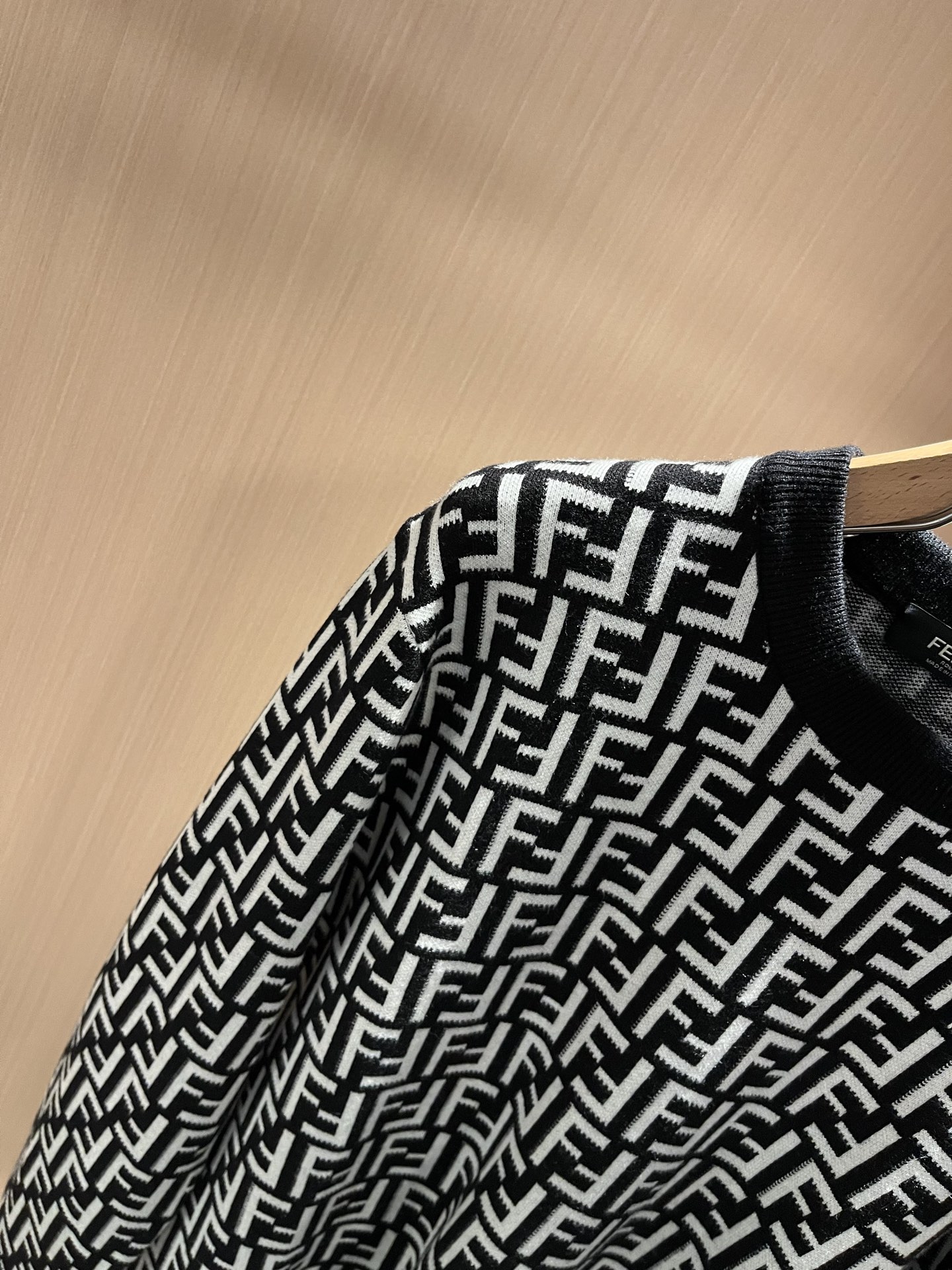 FEN*I 芬*迪 2025秋冬新款FD家族男女同款针织羊毛衫，男女同款👫百搭。意大利原厂订单，FD家族