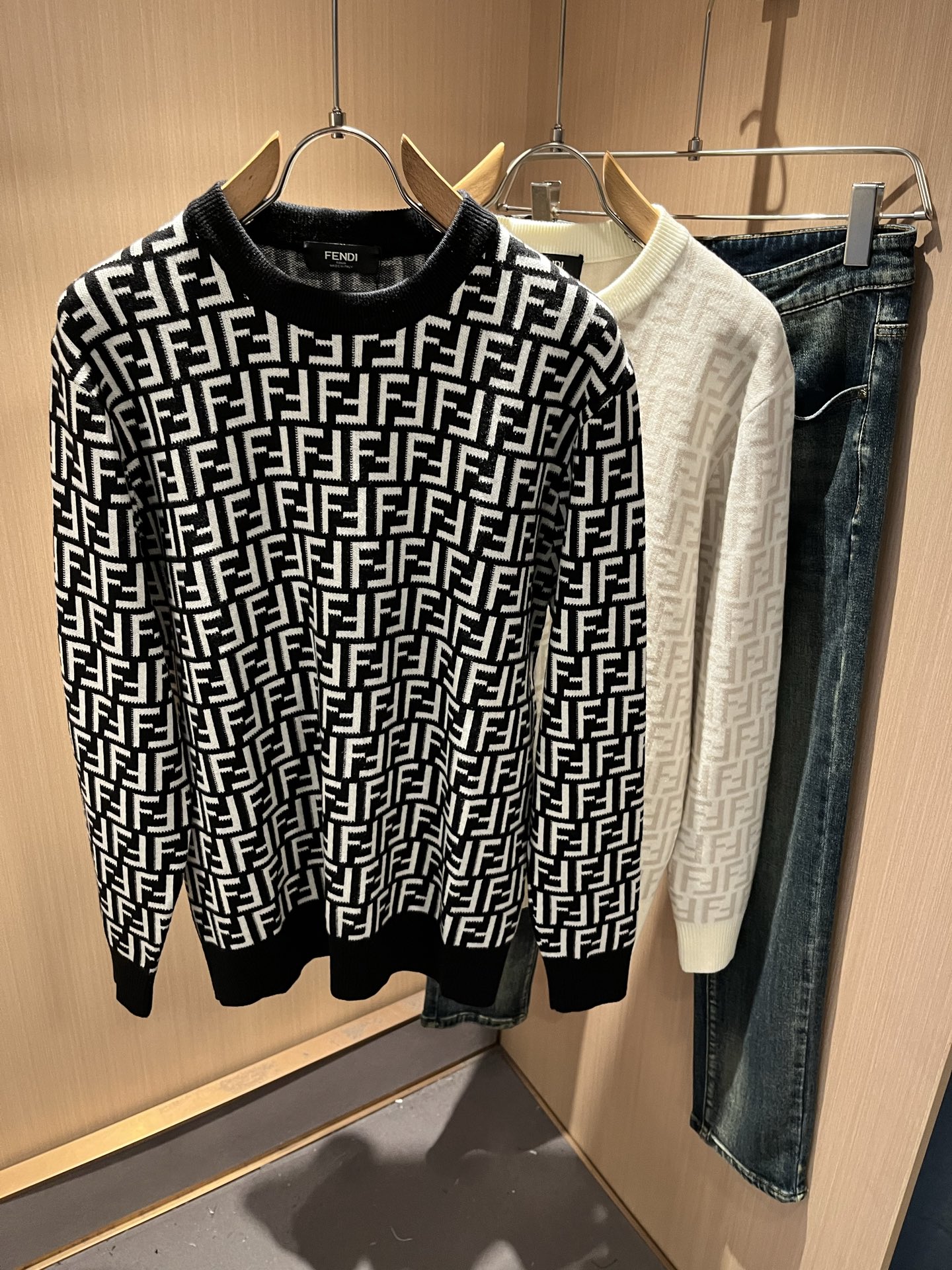 FEN*I 芬*迪 2025秋冬新款FD家族男女同款针织羊毛衫，男女同款👫百搭。意大利原厂订单，FD家族
