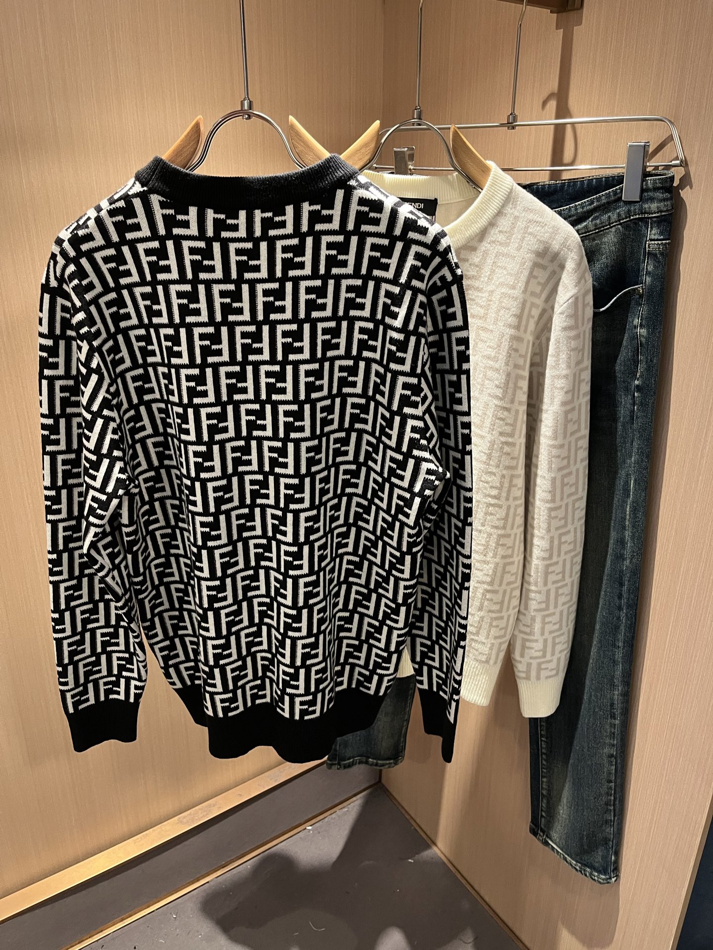 FEN*I 芬*迪 2025秋冬新款FD家族男女同款针织羊毛衫，男女同款👫百搭。意大利原厂订单，FD家族