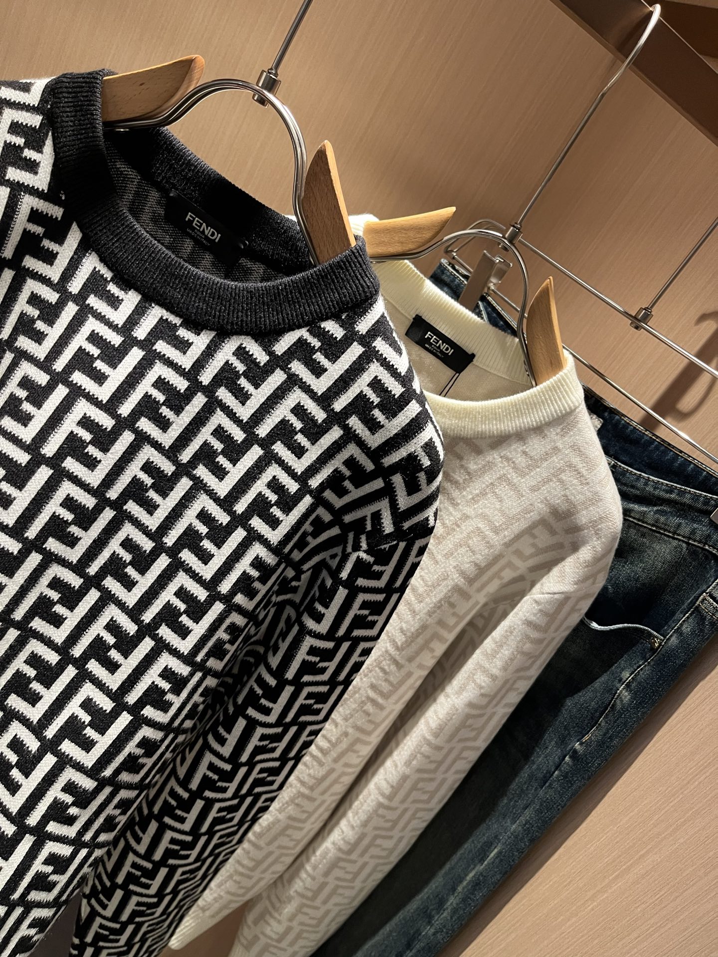 FEN*I 芬*迪 2025秋冬新款FD家族男女同款针织羊毛衫，男女同款👫百搭。意大利原厂订单，FD家族