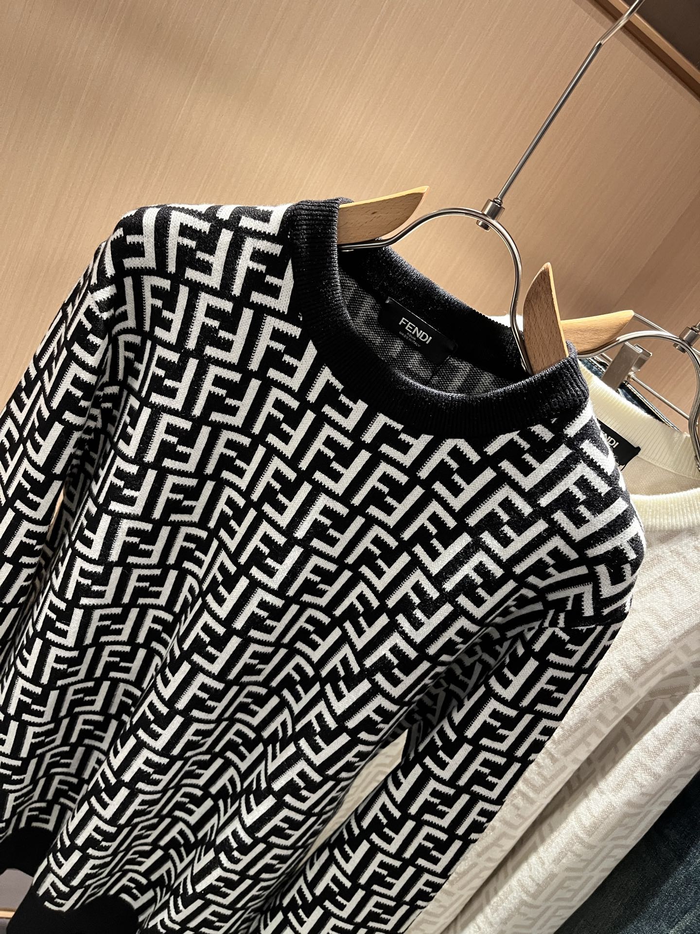 FEN*I 芬*迪 2025秋冬新款FD家族男女同款针织羊毛衫，男女同款👫百搭。意大利原厂订单，FD家族