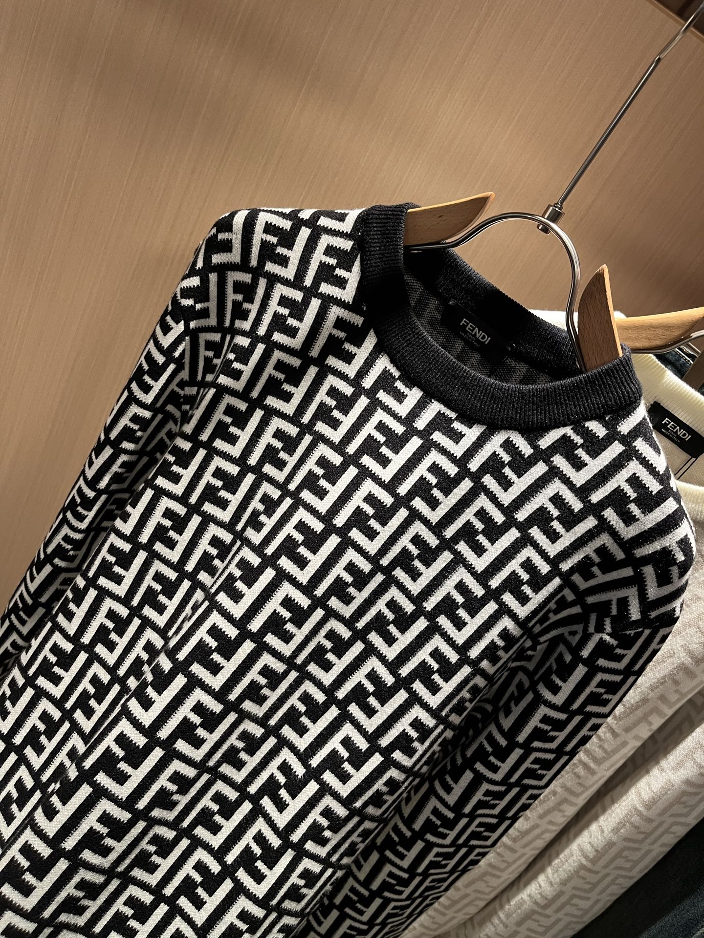 FEN*I 芬*迪 2025秋冬新款FD家族男女同款针织羊毛衫，男女同款👫百搭。意大利原厂订单，FD家族