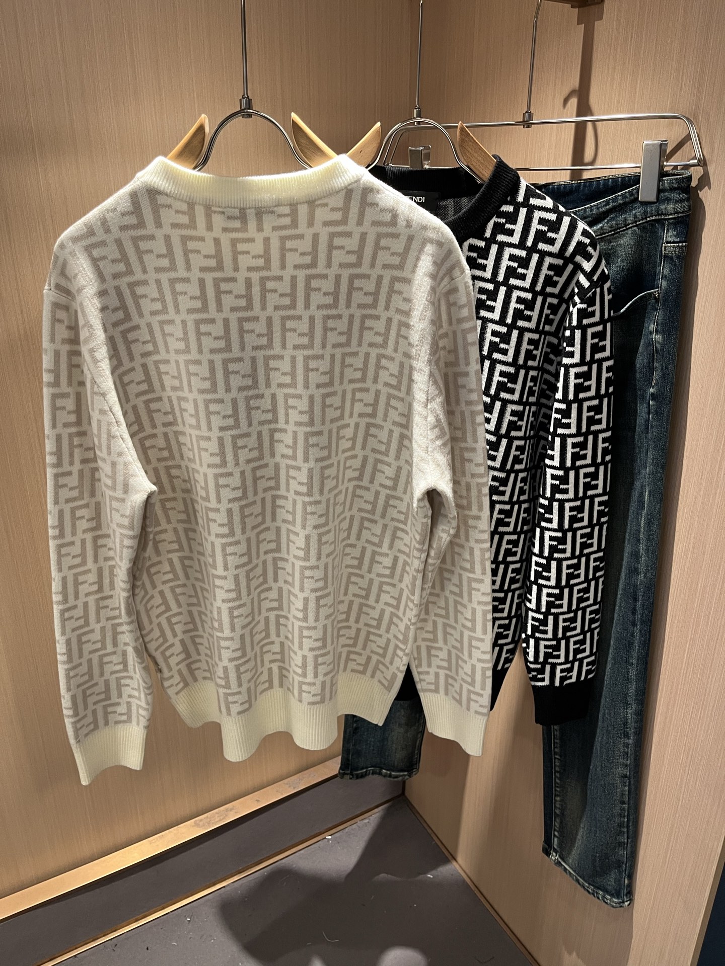 FEN*I 芬*迪 2025秋冬新款FD家族男女同款针织羊毛衫，男女同款👫百搭。意大利原厂订单，FD家族