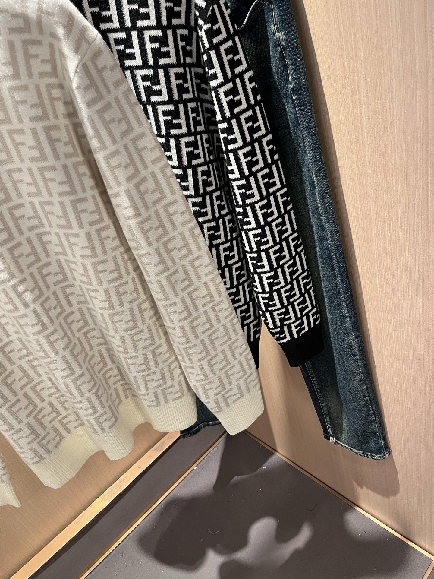 FEN*I 芬*迪 2025秋冬新款FD家族男女同款针织羊毛衫，男女同款👫百搭。意大利原厂订单，FD家族