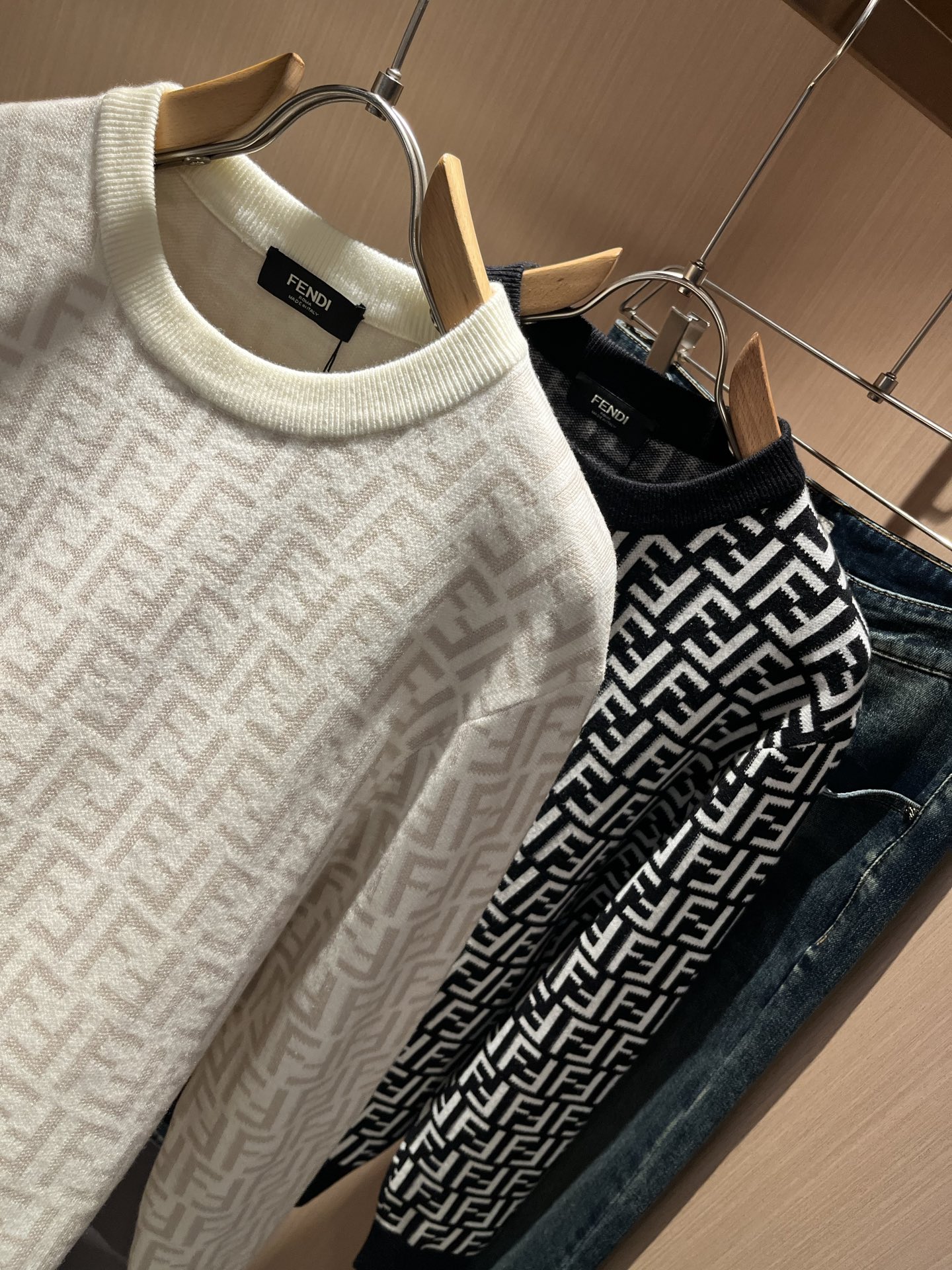 FEN*I 芬*迪 2025秋冬新款FD家族男女同款针织羊毛衫，男女同款👫百搭。意大利原厂订单，FD家族