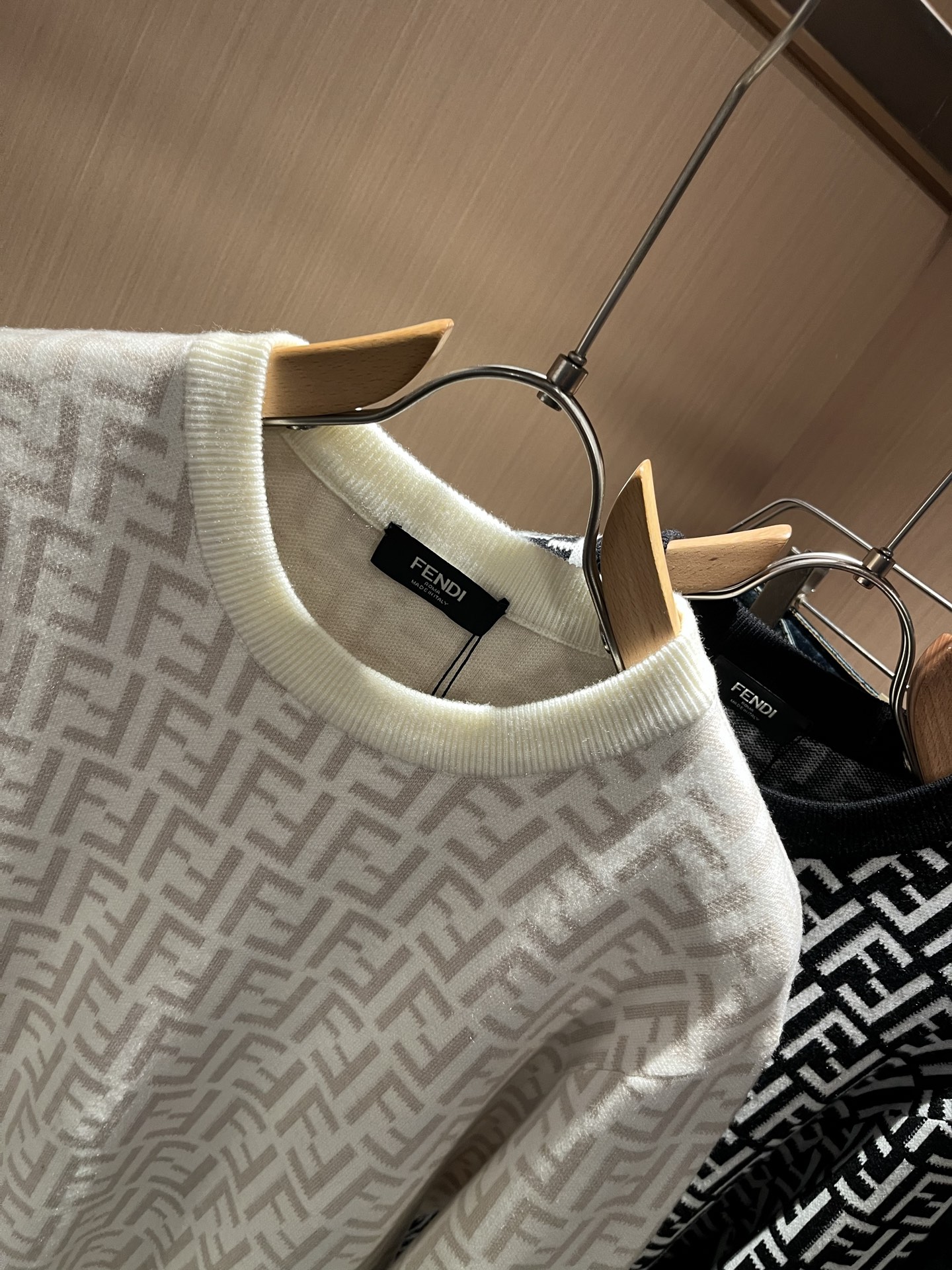 FEN*I 芬*迪 2025秋冬新款FD家族男女同款针织羊毛衫，男女同款👫百搭。意大利原厂订单，FD家族