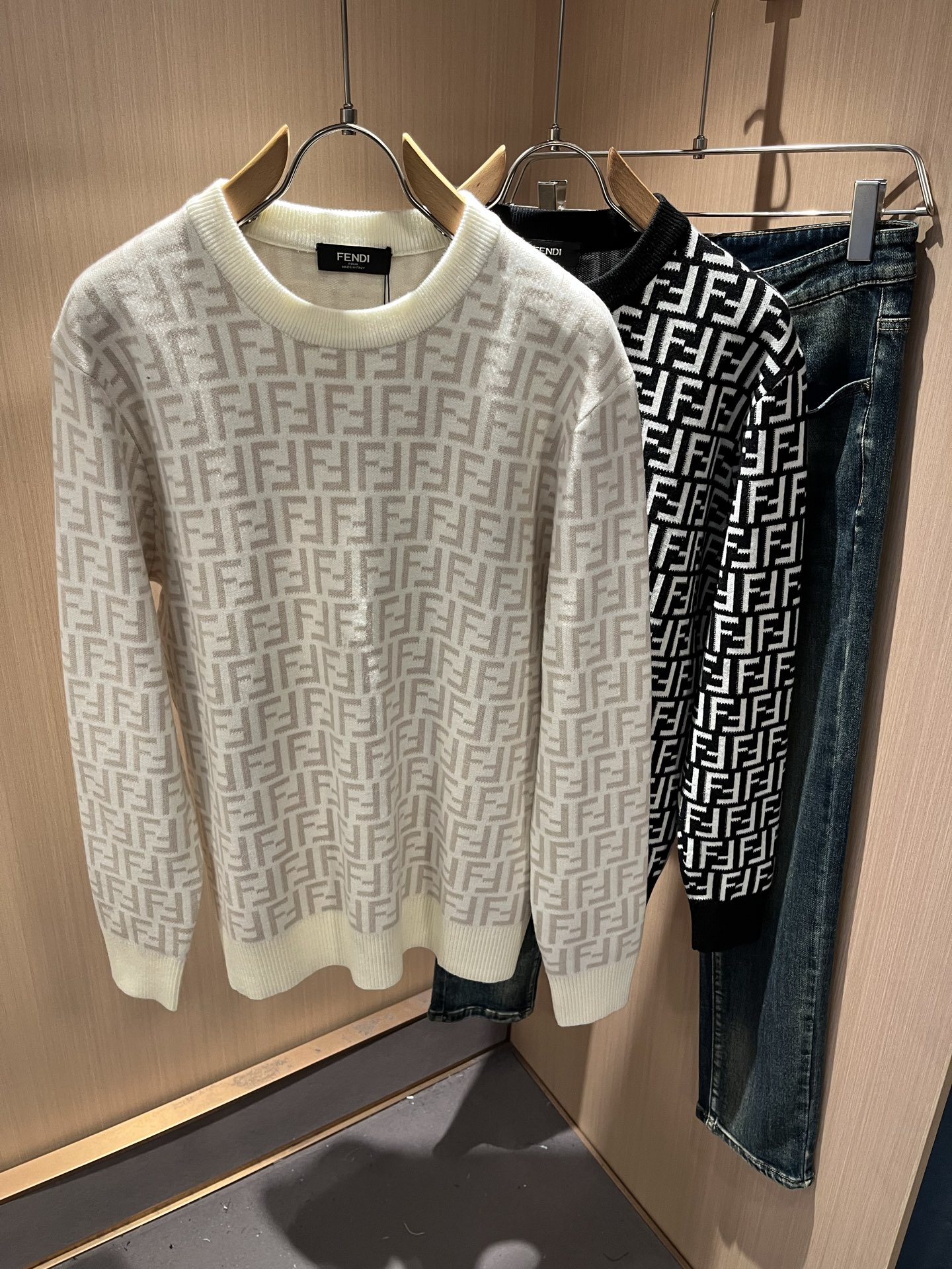 FEN*I 芬*迪 2025秋冬新款FD家族男女同款针织羊毛衫，男女同款👫百搭。意大利原厂订单，FD家族