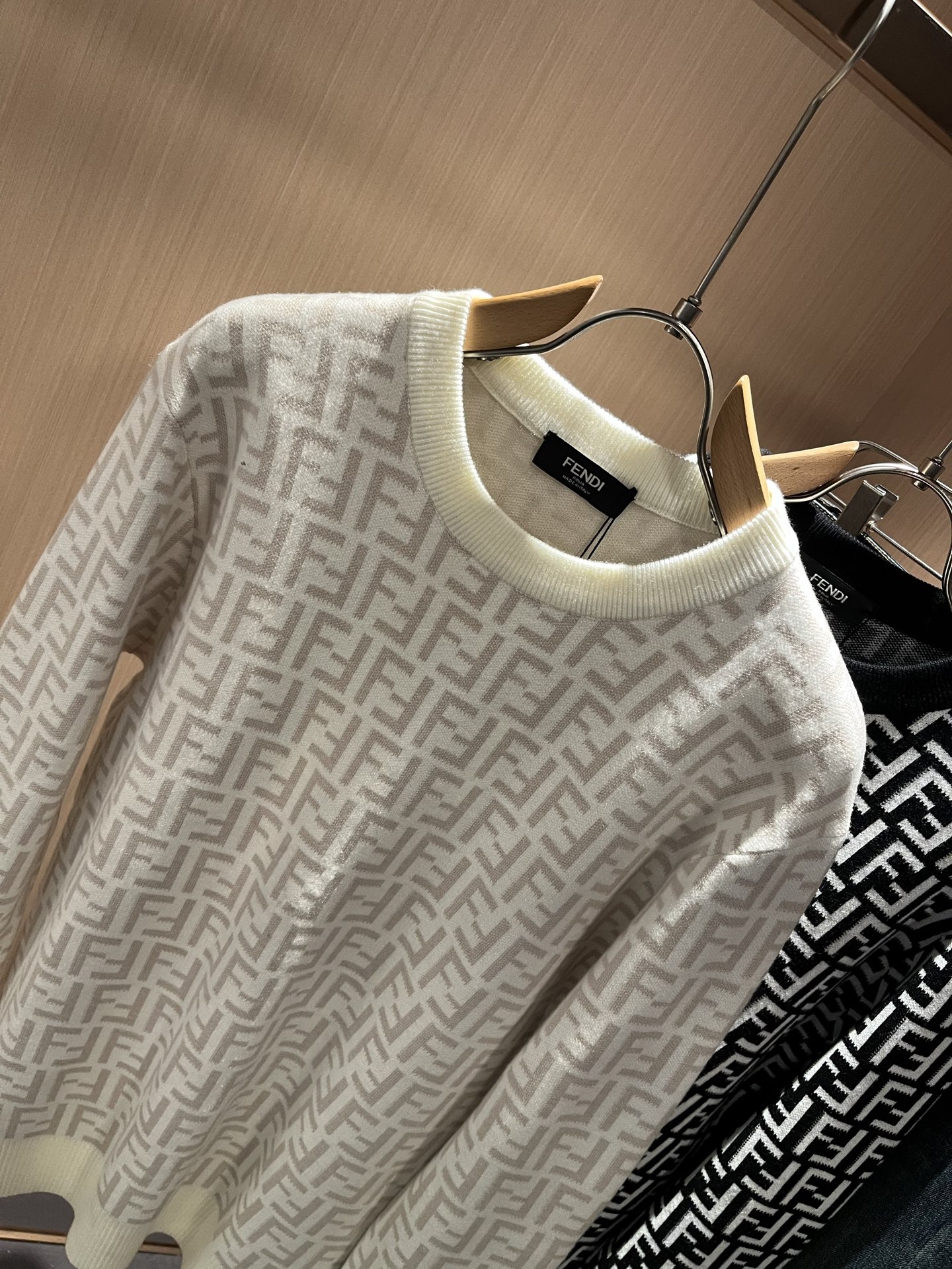 FEN*I 芬*迪 2025秋冬新款FD家族男女同款针织羊毛衫，男女同款👫百搭。意大利原厂订单，FD家族