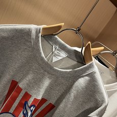 BottegaVene*a宝*嘉 2025秋冬新款男士卫衣,这是今年目前为止最牛批的一款纯色高品质面料! BottegaVene*a宝*嘉 2025秋冬新款男士卫衣,这是今年目前为止最牛批的一款纯色高品质面料!
