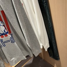 BottegaVene*a宝*嘉 2025秋冬新款男士卫衣,这是今年目前为止最牛批的一款纯色高品质面料! BottegaVene*a宝*嘉 2025秋冬新款男士卫衣,这是今年目前为止最牛批的一款纯色高品质面料!