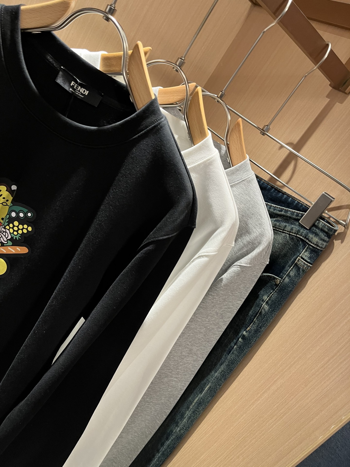 FEN*I 芬*迪2025秋冬新款FD家族男女同款小怪兽卫衣，男女同款👫百搭。意大利原厂订单，FD家族人