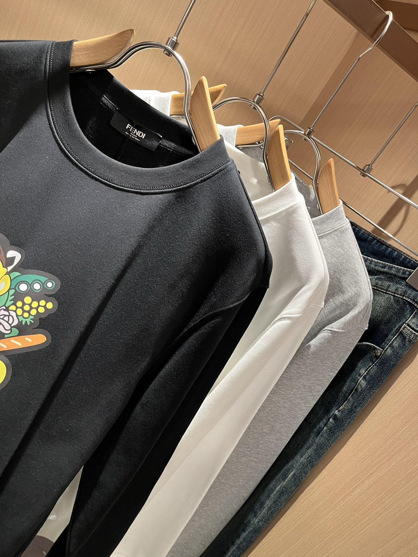 FEN*I 芬*迪2025秋冬新款FD家族男女同款小怪兽卫衣，男女同款👫百搭。意大利原厂订单，FD家族人