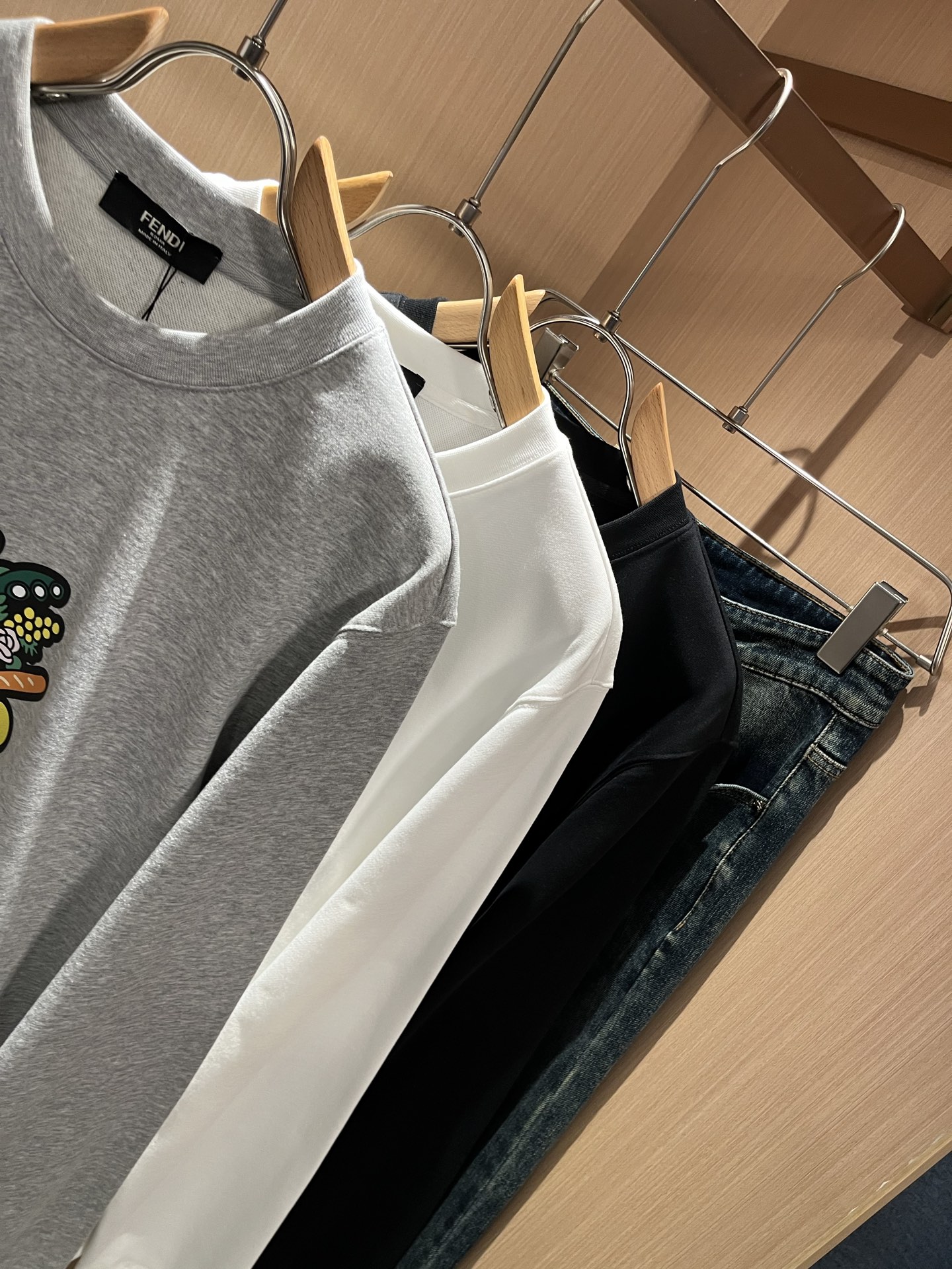 FEN*I 芬*迪2025秋冬新款FD家族男女同款小怪兽卫衣，男女同款👫百搭。意大利原厂订单，FD家族人