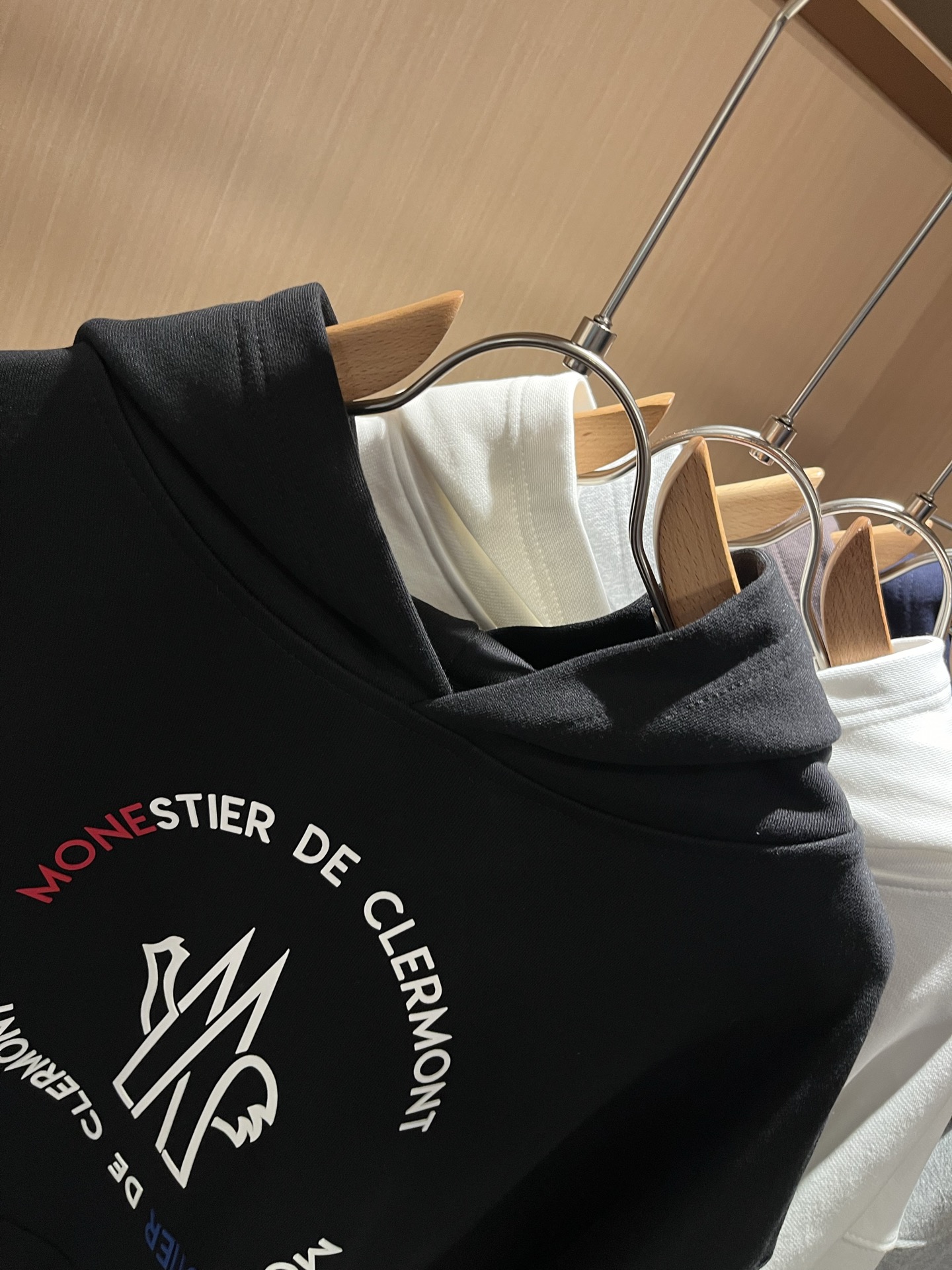 Moncl*r蒙*口2025秋冬男女同款情侣款👫最新的贸易订单长袖连帽卫衣，全品相！！网红款！工艺采用图