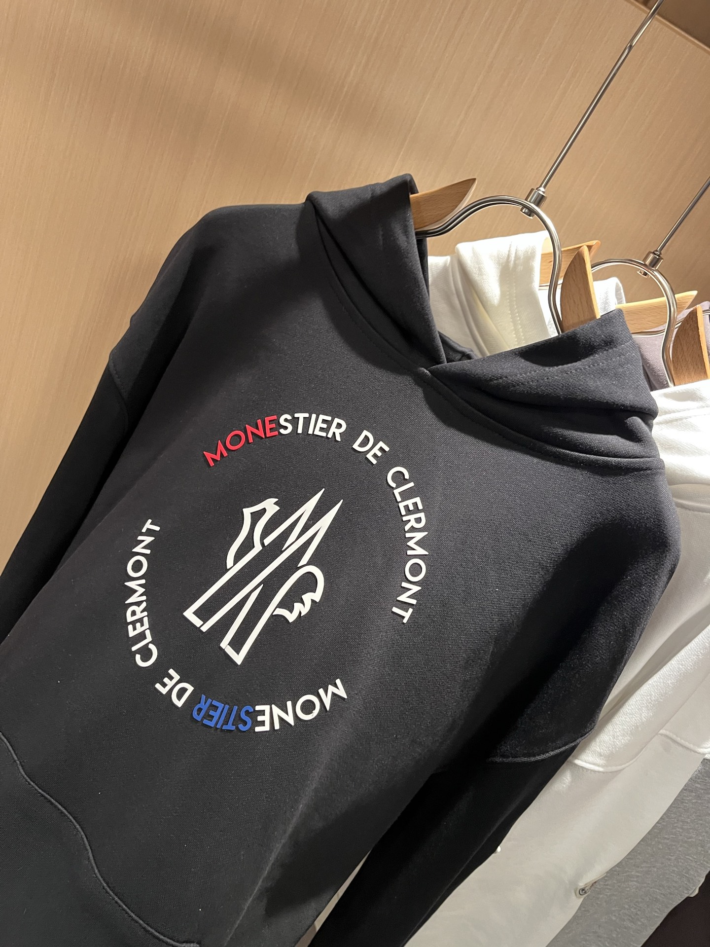 Moncl*r蒙*口2025秋冬男女同款情侣款👫最新的贸易订单长袖连帽卫衣，全品相！！网红款！工艺采用图