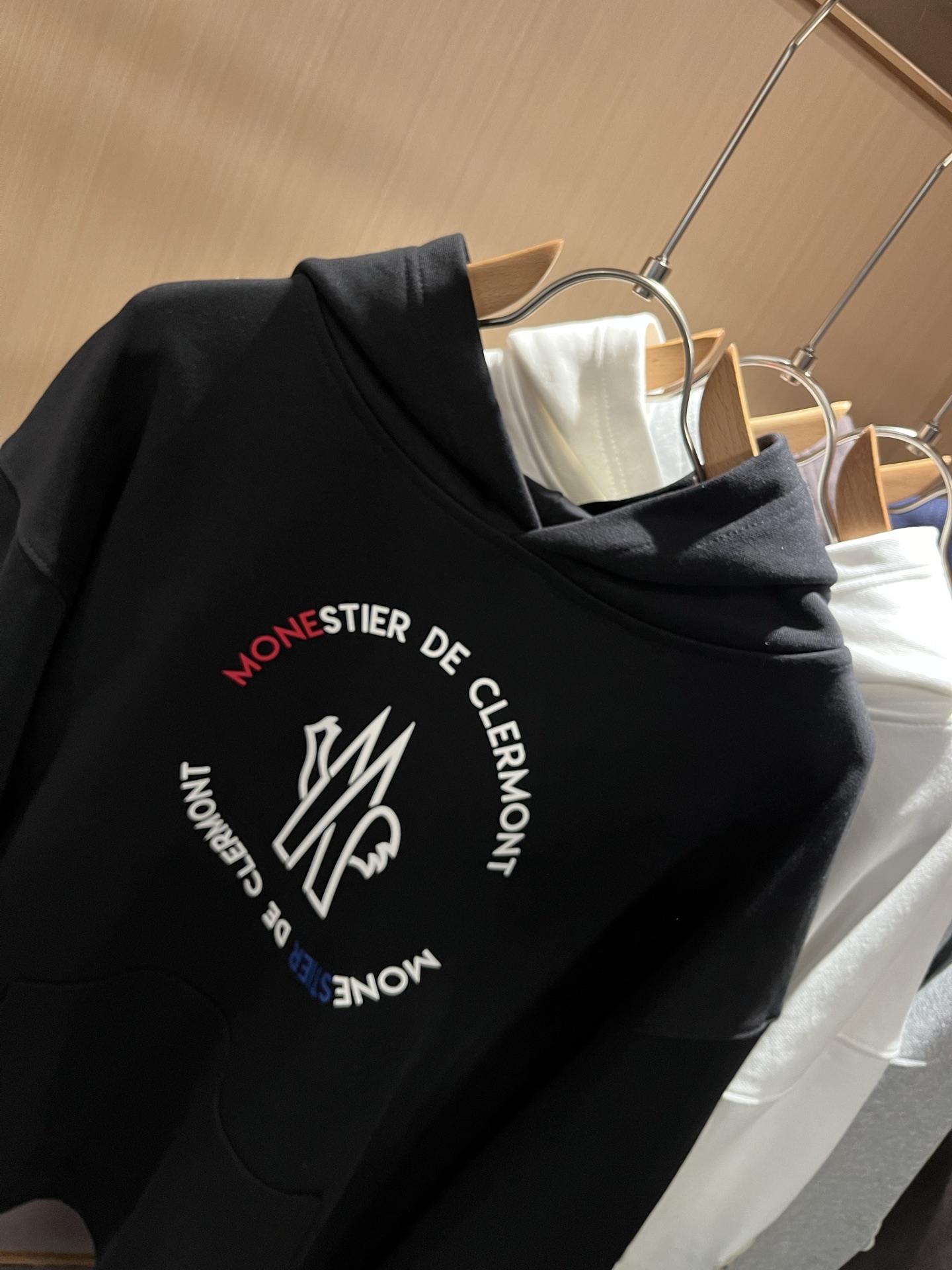 Moncl*r蒙*口2025秋冬男女同款情侣款👫最新的贸易订单长袖连帽卫衣，全品相！！网红款！工艺采用图