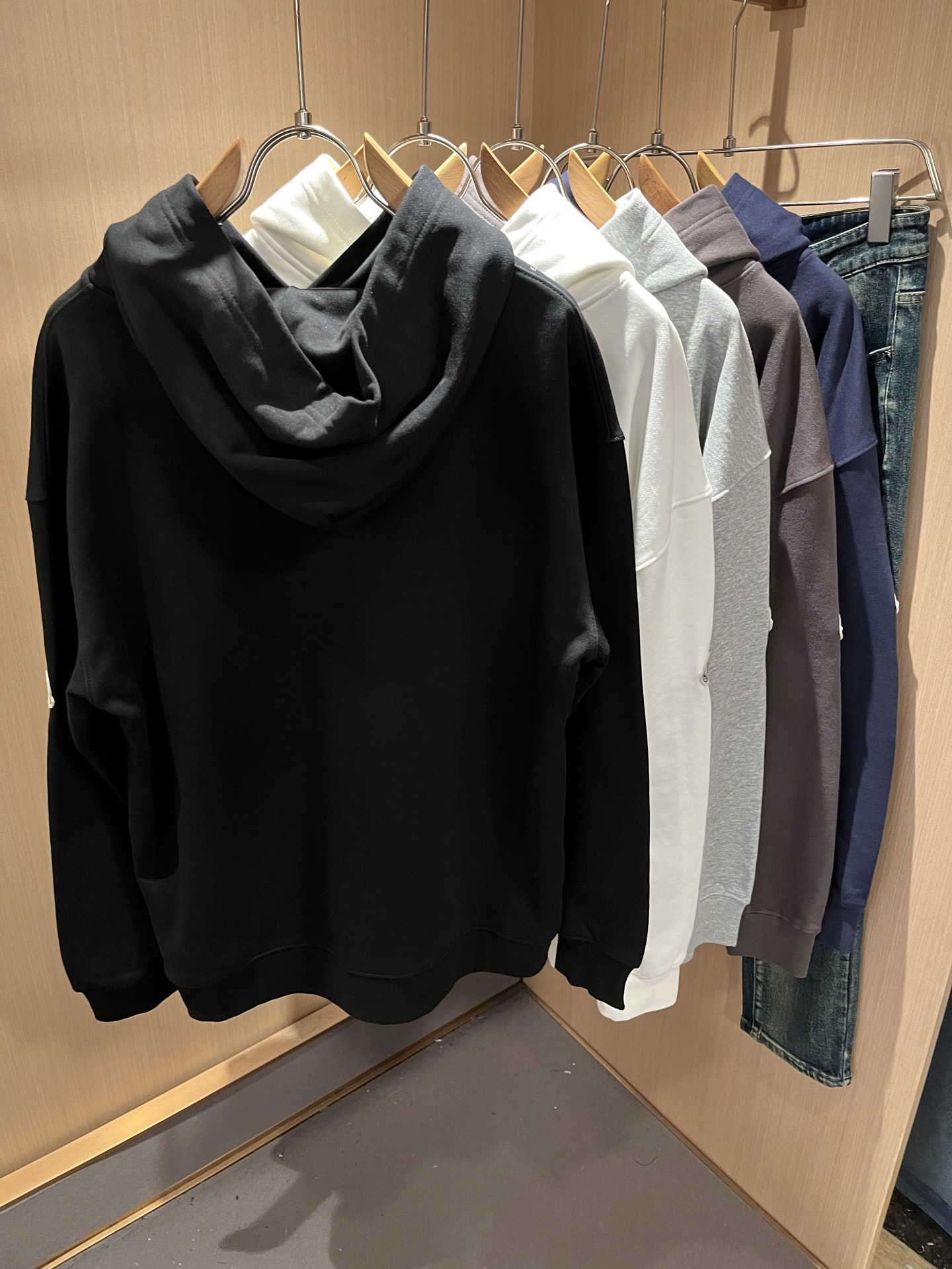 Moncl*r蒙*口2025秋冬男女同款情侣款👫最新的贸易订单长袖连帽卫衣，全品相！！网红款！工艺采用图