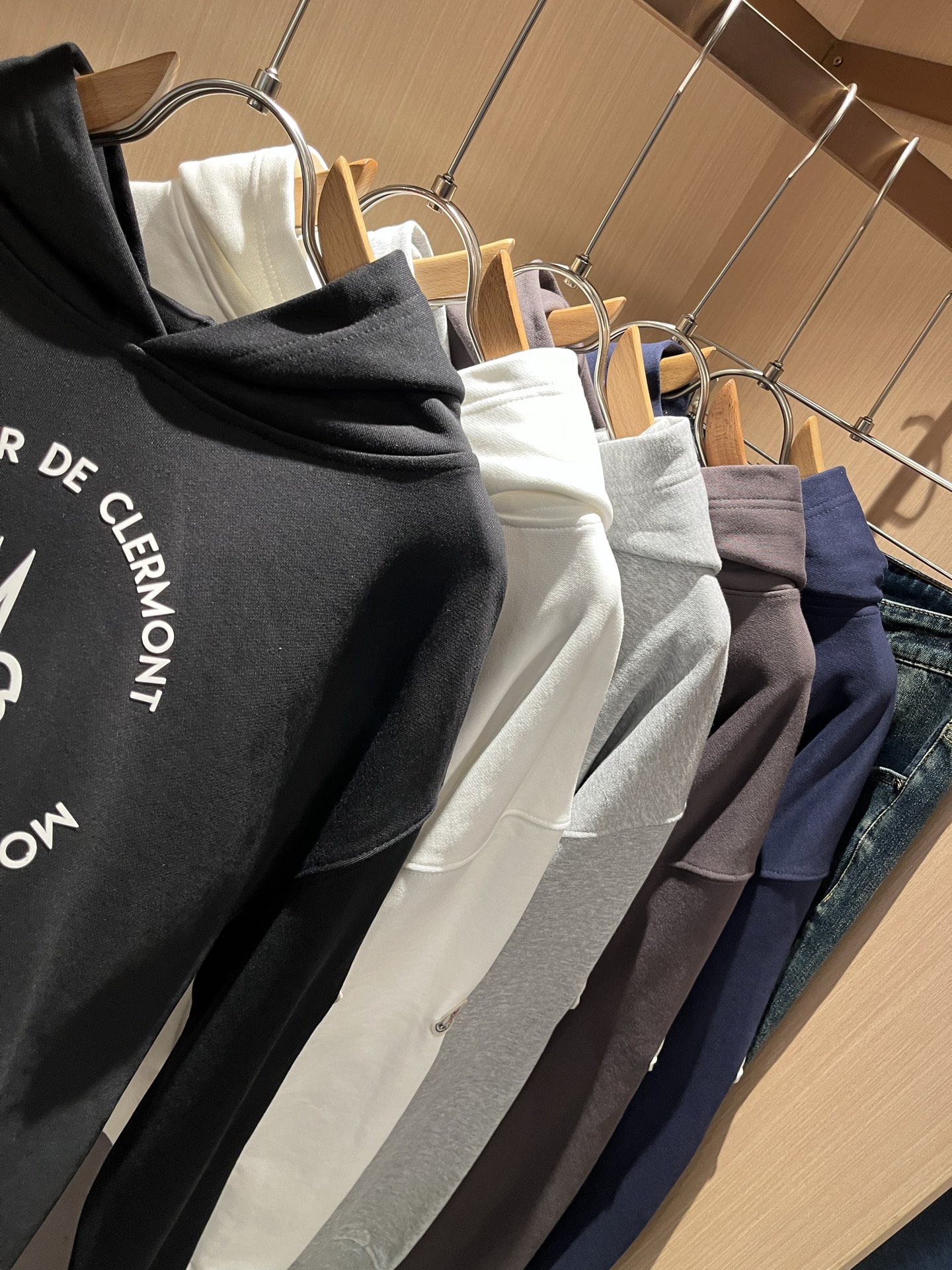 Moncl*r蒙*口2025秋冬男女同款情侣款👫最新的贸易订单长袖连帽卫衣，全品相！！网红款！工艺采用图