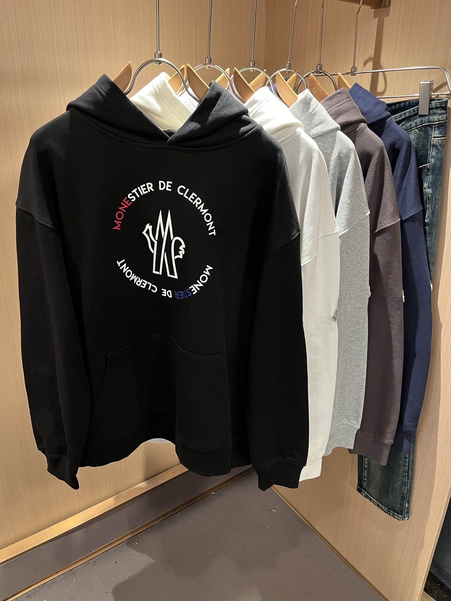 Moncl*r蒙*口2025秋冬男女同款情侣款👫最新的贸易订单长袖连帽卫衣，全品相！！网红款！工艺采用图